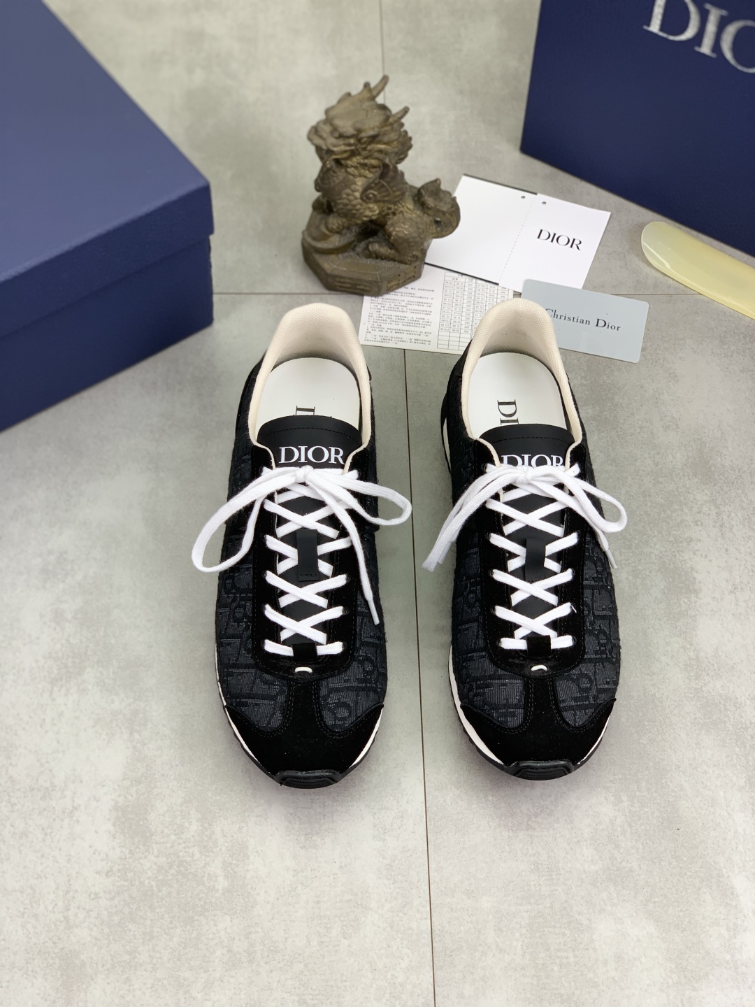 工厂价P260💰【实价】🆘【Dior】2025迪奥原版系带低帮男鞋 经典款休闲鞋🔥本款是官方主打经典款，质量，原厂名师制作，采用优质牛皮配原版材料➕舒适透气网布內里➕猪皮鞋垫，完美楦型，大方时尚的设计，吸引了众多消费者的追捧，适合司机驾车行驶🚗，要的就是市场最品质，颜色：8️⃣色 码数：38--44（45 46定做）