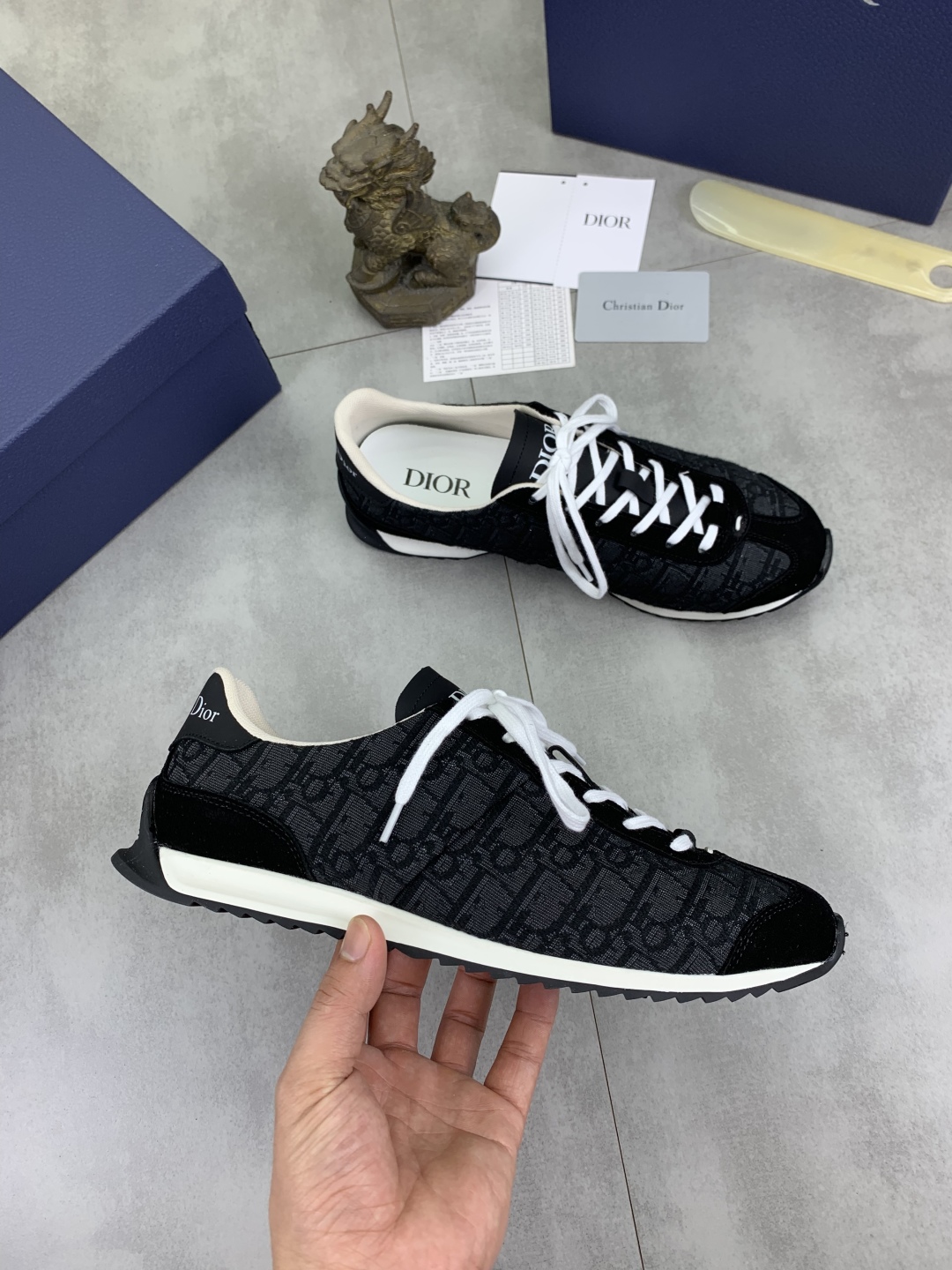 工厂价P260💰【实价】🆘【Dior】2025迪奥原版系带低帮男鞋 经典款休闲鞋🔥本款是官方主打经典款，质量，原厂名师制作，采用优质牛皮配原版材料➕舒适透气网布內里➕猪皮鞋垫，完美楦型，大方时尚的设计，吸引了众多消费者的追捧，适合司机驾车行驶🚗，要的就是市场最品质，颜色：8️⃣色 码数：38--44（45 46定做）