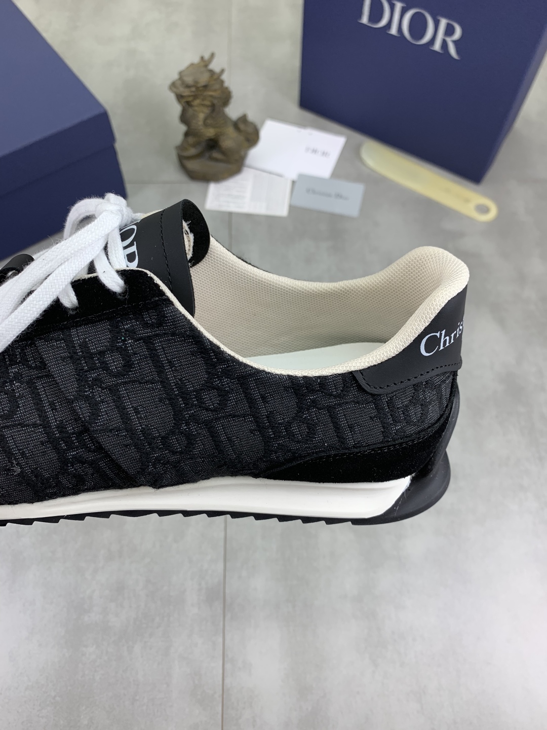 工厂价P260💰【实价】🆘【Dior】2025迪奥原版系带低帮男鞋 经典款休闲鞋🔥本款是官方主打经典款，质量，原厂名师制作，采用优质牛皮配原版材料➕舒适透气网布內里➕猪皮鞋垫，完美楦型，大方时尚的设计，吸引了众多消费者的追捧，适合司机驾车行驶🚗，要的就是市场最品质，颜色：8️⃣色 码数：38--44（45 46定做）