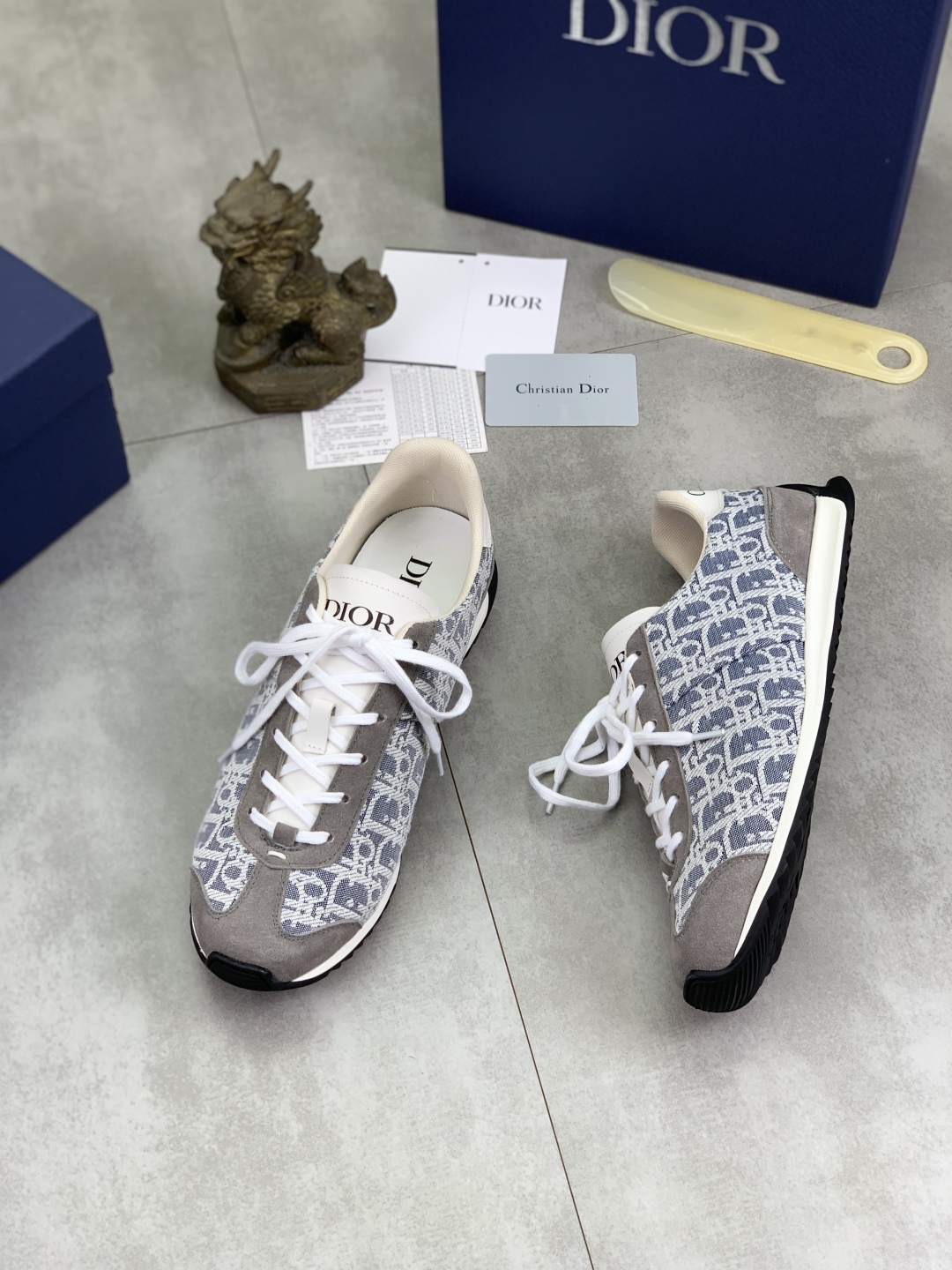 工厂价P260💰【实价】🆘【Dior】2025迪奥原版系带低帮男鞋 经典款休闲鞋🔥本款是官方主打经典款，质量，原厂名师制作，采用优质牛皮配原版材料➕舒适透气网布內里➕猪皮鞋垫，完美楦型，大方时尚的设计，吸引了众多消费者的追捧，适合司机驾车行驶🚗，要的就是市场最品质，颜色：8️⃣色 码数：38--44（45 46定做）