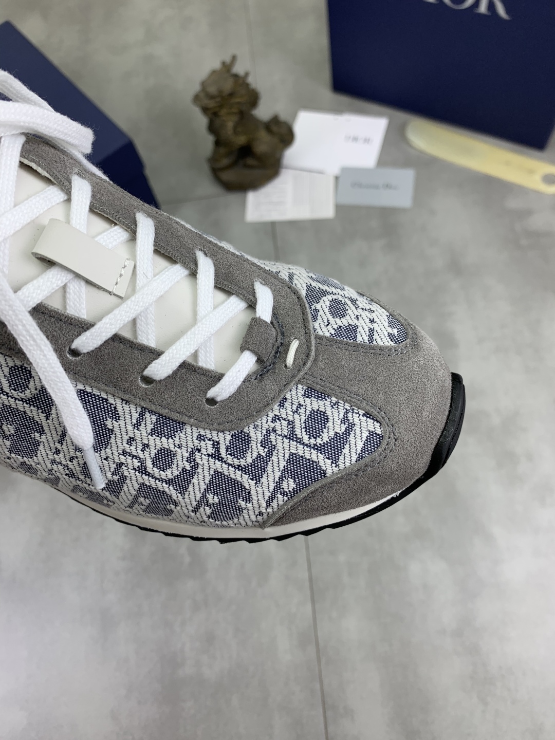 工厂价P260💰【实价】🆘【Dior】2025迪奥原版系带低帮男鞋 经典款休闲鞋🔥本款是官方主打经典款，质量，原厂名师制作，采用优质牛皮配原版材料➕舒适透气网布內里➕猪皮鞋垫，完美楦型，大方时尚的设计，吸引了众多消费者的追捧，适合司机驾车行驶🚗，要的就是市场最品质，颜色：8️⃣色 码数：38--44（45 46定做）