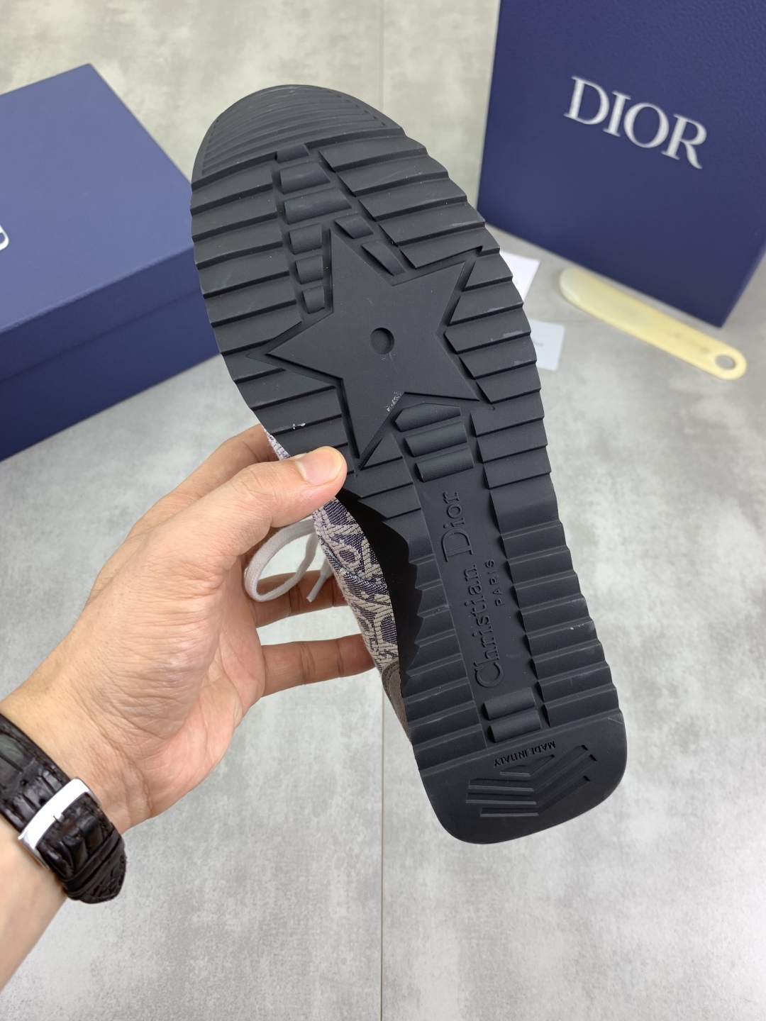 工厂价P260💰【实价】🆘【Dior】2025迪奥原版系带低帮男鞋 经典款休闲鞋🔥本款是官方主打经典款，质量，原厂名师制作，采用优质牛皮配原版材料➕舒适透气网布內里➕猪皮鞋垫，完美楦型，大方时尚的设计，吸引了众多消费者的追捧，适合司机驾车行驶🚗，要的就是市场最品质，颜色：8️⃣色 码数：38--44（45 46定做）