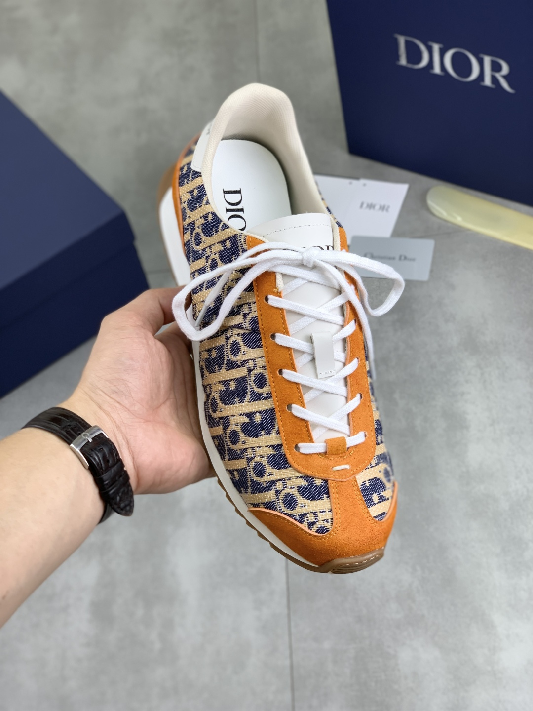 NO:358417,[Real Price] [Dior] 2025 Dior original lace-up low-top men's shoes. Classic casual shoes. This model is the official classic style, quality, made by famous original masters. It uses high-quality cowhide with original materials, comfortable and breathable mesh inner pig leather insole, perfect last, generous and fashionable design, attracting the pursuit of many consumers. It is suitable for drivers to drive. What you want is the best quality in the market, color 8 colors. Number of 38--44 (45 46 customized),,dior,dior,cowhide19860909【实价】【Dior】2025迪奥原版系带低帮男鞋 经典款休闲鞋本款是官方主打经典款,质量,原厂名师制作,采用优质牛皮配原版材料舒适透气网布內里猪皮鞋垫,完美楦型,大方时尚的设计,吸引了众多消费者的追捧,适合司机驾车行驶,要的就是市场最品质,颜色8色 码数38--44（45 46定做）,,dior,dior,cowhide,Men's shoes