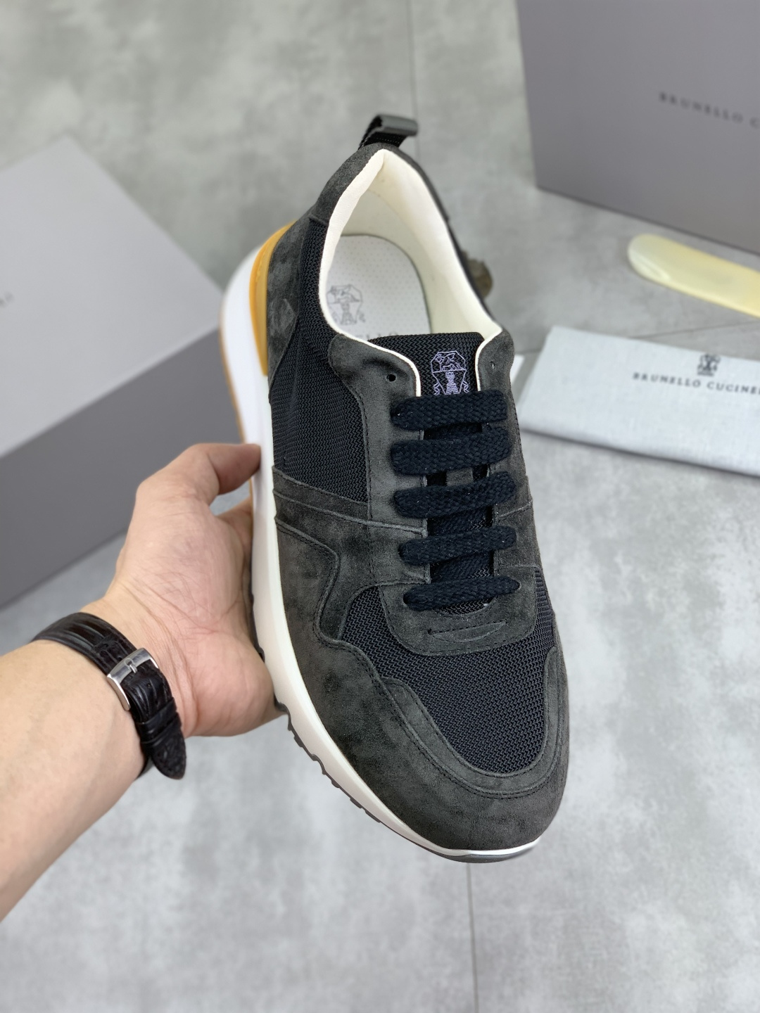 NO:345816,Real price Top version of BC new Brunello Cucinell* Low-top sneakers Classic yarn inspires the exquisiteness and sporty taste of this sneaker. The original cowhide upper is extremely light and elastic, and the sides of the shoe show a tight appearance, while the toe adopts the unique 