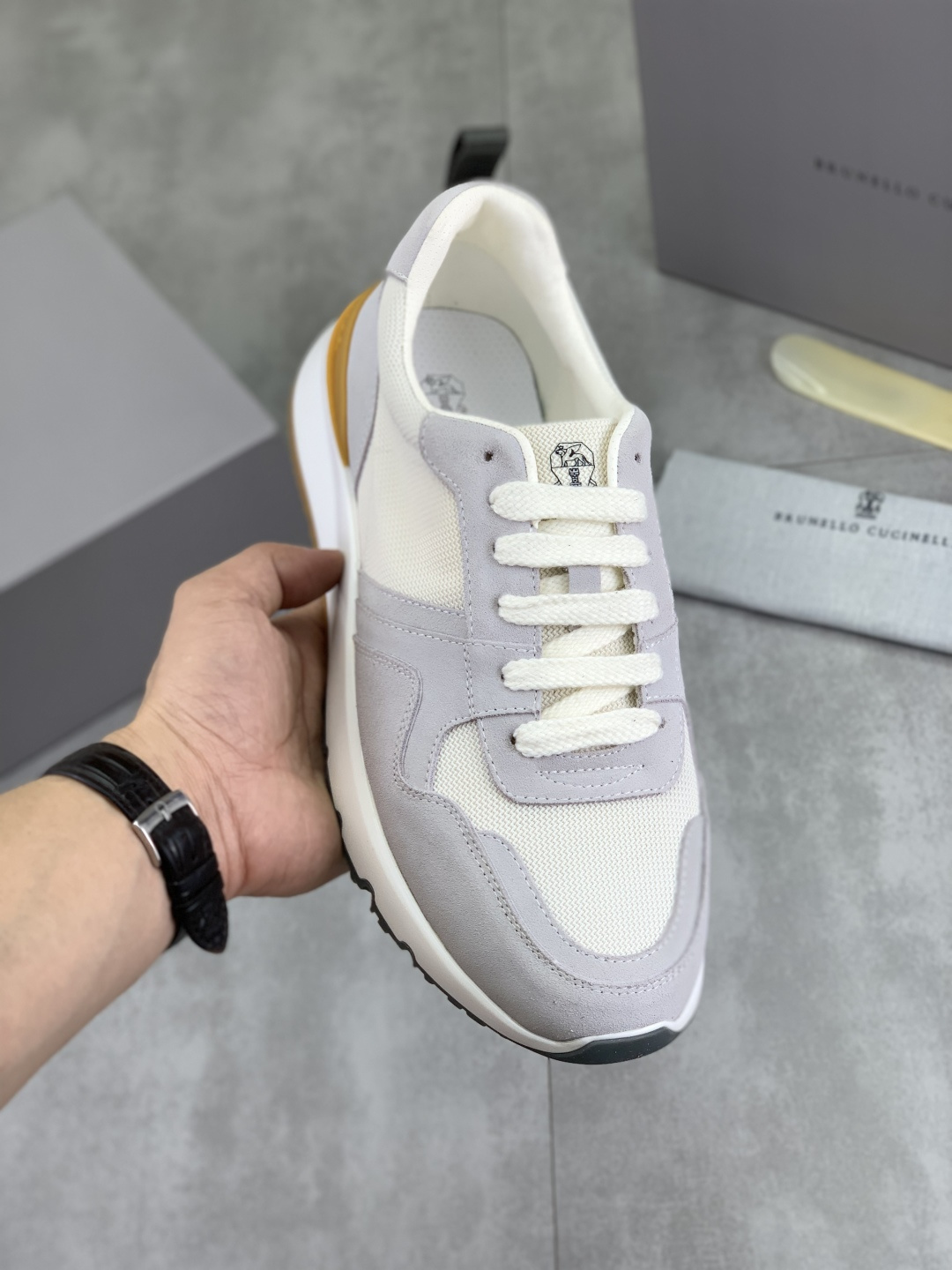 NO:345826,Real price Top version of BC new Brunello Cucinell* Low-top sneakers Classic yarn inspires the exquisiteness and sporty taste of this sneaker. The original cowhide upper is extremely light and elastic, and the sides of the shoe show a tight appearance, while the toe adopts the unique 