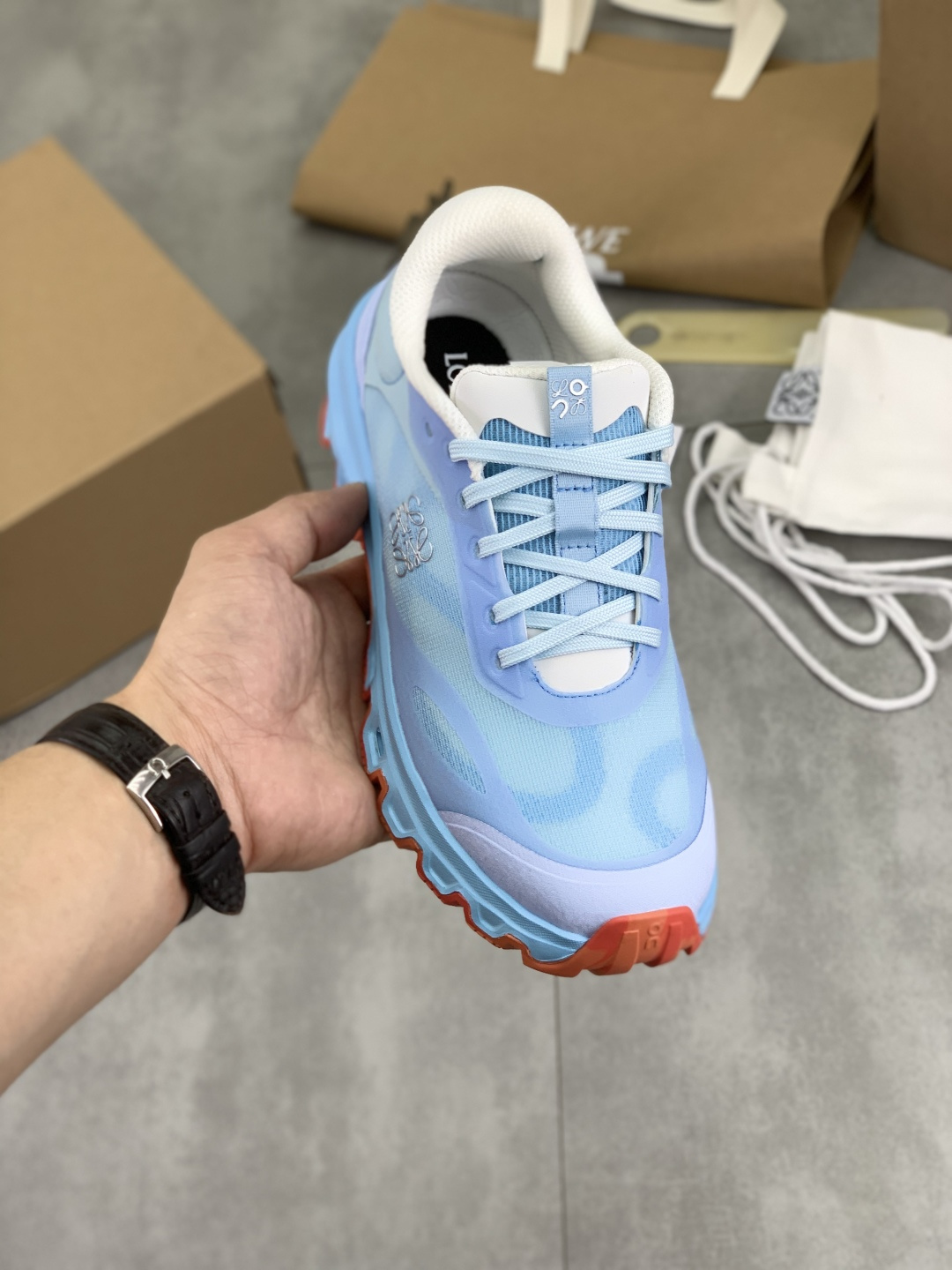 NO:351218,Real price The 3.0 series of Anpa Loewe has been launched. LOEWE xon Anpa made its debut for the 7th joint debut!  Cloudventure Hardcore Off-Road Series, Men's Exclusive 6 Colors Limited Khaki Green Awesome!  Women's sniper girl's heart limited to tender yellow + peach pink sweetness exceeds the standard!  Cloudtilt City Function King is launched. ♂The new color of men's 