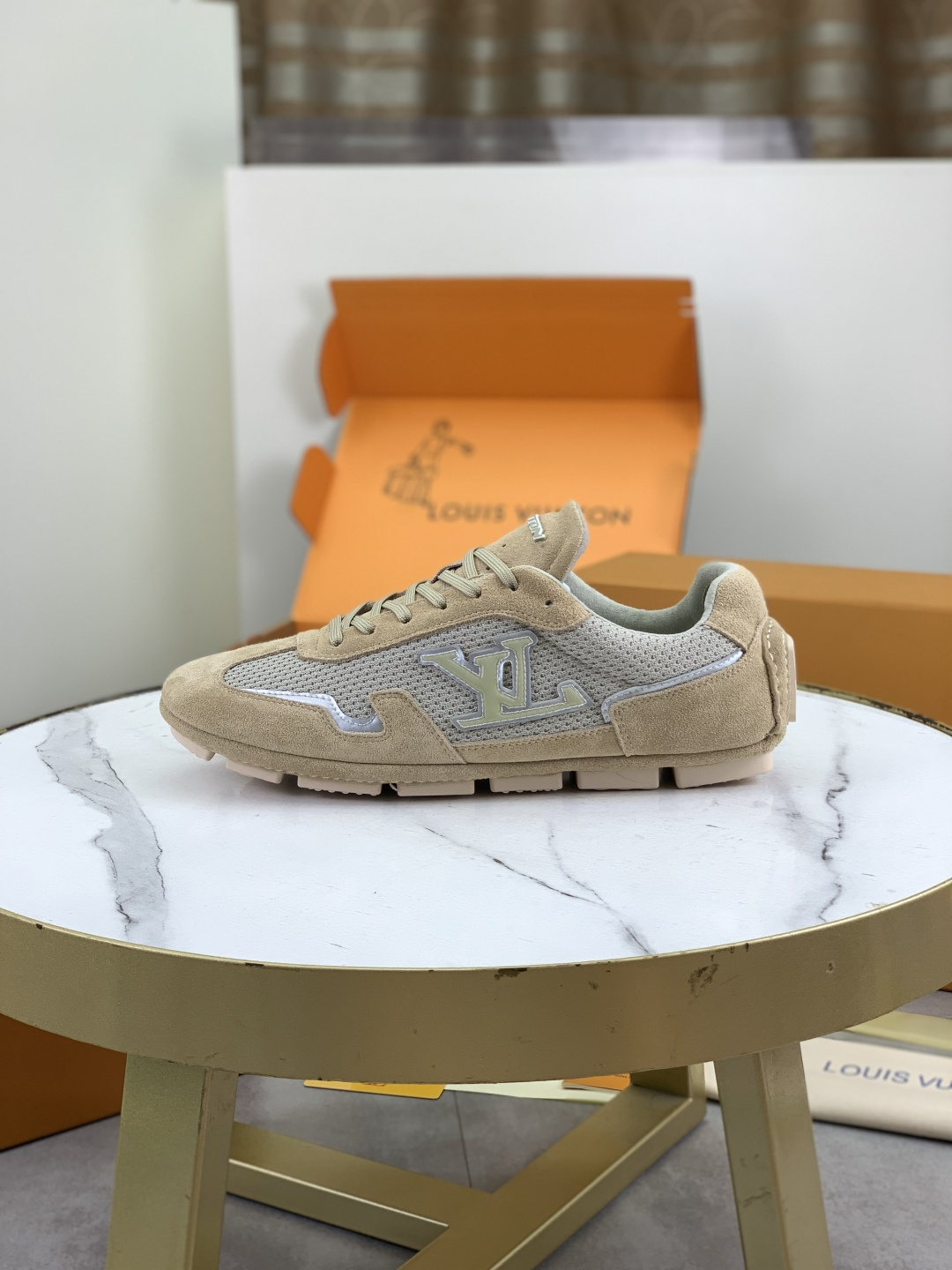 NO:351257,Real price L's new couple's thin-soled shoes, say goodbye to the heavy, embrace the light and ultra-thin sole design, giving the foot agility and freedom, showing calmness in the steps. Retro moral training shoes. A pair of good shoes are worn throughout the summer Fabric: Customized mesh suede cowhide splicing Size 35-46 Colors available in 5 colors Boutique packaging with airplane box,,louis vuitton,cowhide19860909实价 L家新款情侣款薄底鞋,告别厚重,拥抱轻盈超薄底设计,赋予足下灵动自由,步履间尽显从容.复古德训鞋 .一双好鞋穿遍夏天 面料 : 定制网面绒面牛皮拼接 码数35-46 颜色5色可选 精品包装配飞机盒,,louis vuitton,cowhide,Men's shoes