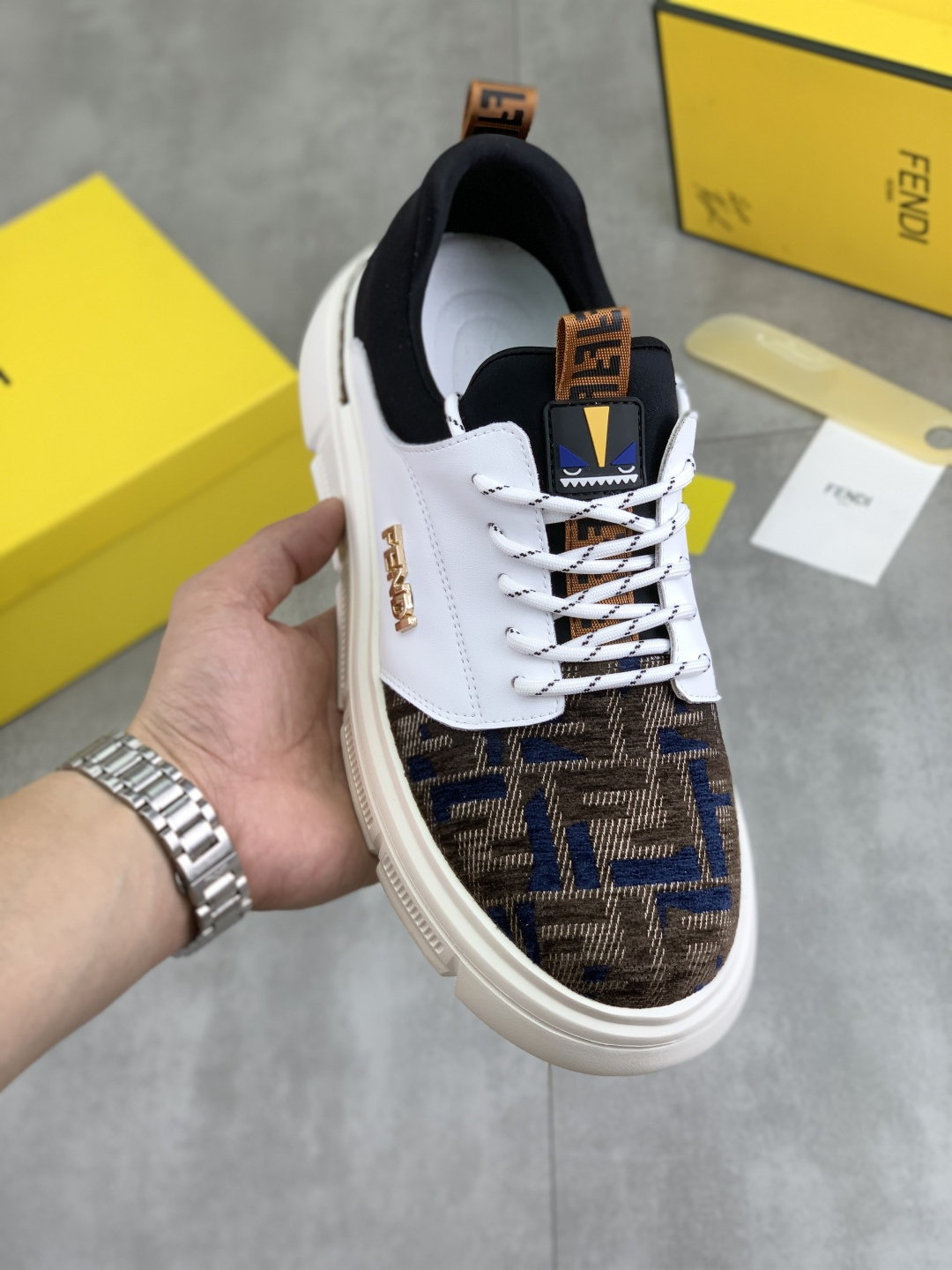 NO:348735,【Real Price】Little Monster New FENDI (Fendi) New Simple Cable Effect, Presenting a Atmospheric Elegant and Cool Driving Shoes. It uses imported calfskin + top-layer pigskin inner material, exquisite workmanship, comfortable feet. It is matched with any dress, showing taste and temperament, low-key luxury design is simple and elegant, noble and fashionable are loved and favored by trendy men. Size38-44 2 colors available,,fendi,fendi,cowhide,smaid19860909【实价】小怪兽 新款FENDI（芬迪）新款 简约的走线效果,呈现出大气优雅且炫酷的驾车鞋 采用进口小牛皮+头层猪皮内里材质精良做工细致 脚感舒适.搭配任意着装都尽显品位、气质,低调奢华设计简约大气 高贵时尚备受潮流男士的喜爱与青睐size38-44 2色可选,,fendi,fendi,cowhide,Men's shoes