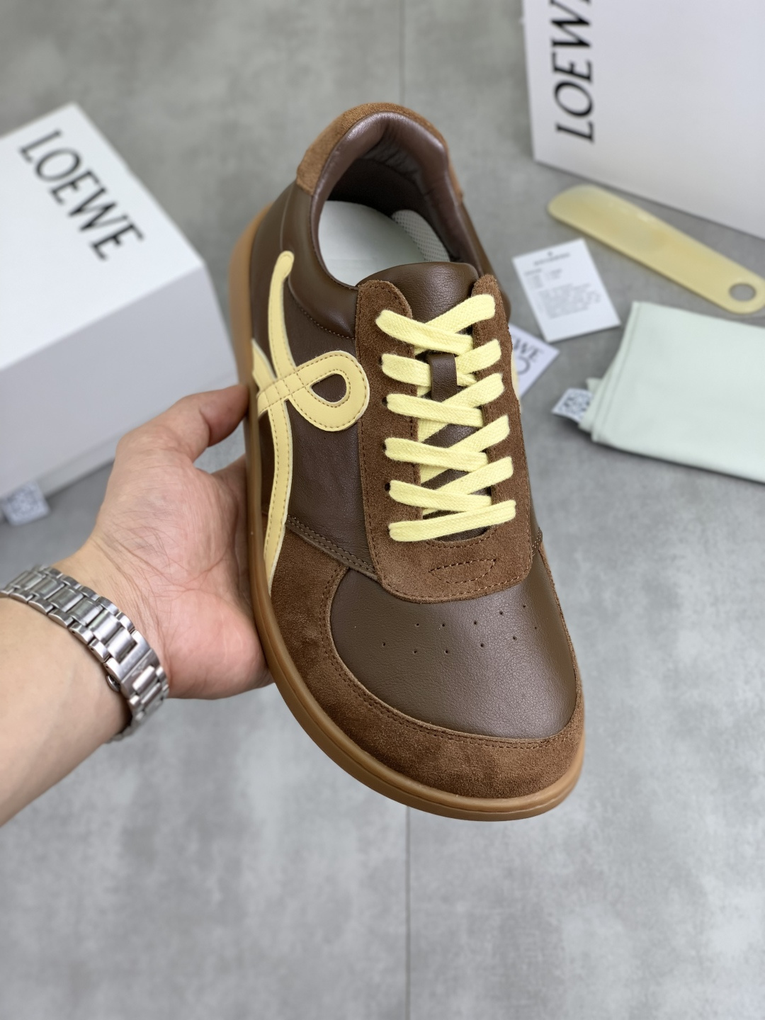 NO:349707,Real price Luo Yiwei's popular casual shoes are coming, with a small and fresh color combination design, suitable for all kinds of versatile clothing, giving people a refreshing feeling. Imported original sheepskin, injection molding logo technology, cowhide surface, preferred soft cowhide foot pads. Super comfortable feet, anti-slip wear-resistant Tr material bottom, non-rubber bottom, size 38-45, loewe, cowhide, sheepskin19860909实价 罗意威爆款休闲鞋来袭,拼色小清新设计,适合各种百搭服饰,給人耳目一新的感觉.进口原版羊皮,注塑Logo工艺,牛皮面,优选柔软牛皮垫脚 脚感超级舒服,防滑耐磨Tr材质底,非橡胶底,码数38-45,,loewe,cowhide,sheepskin,Men's shoes