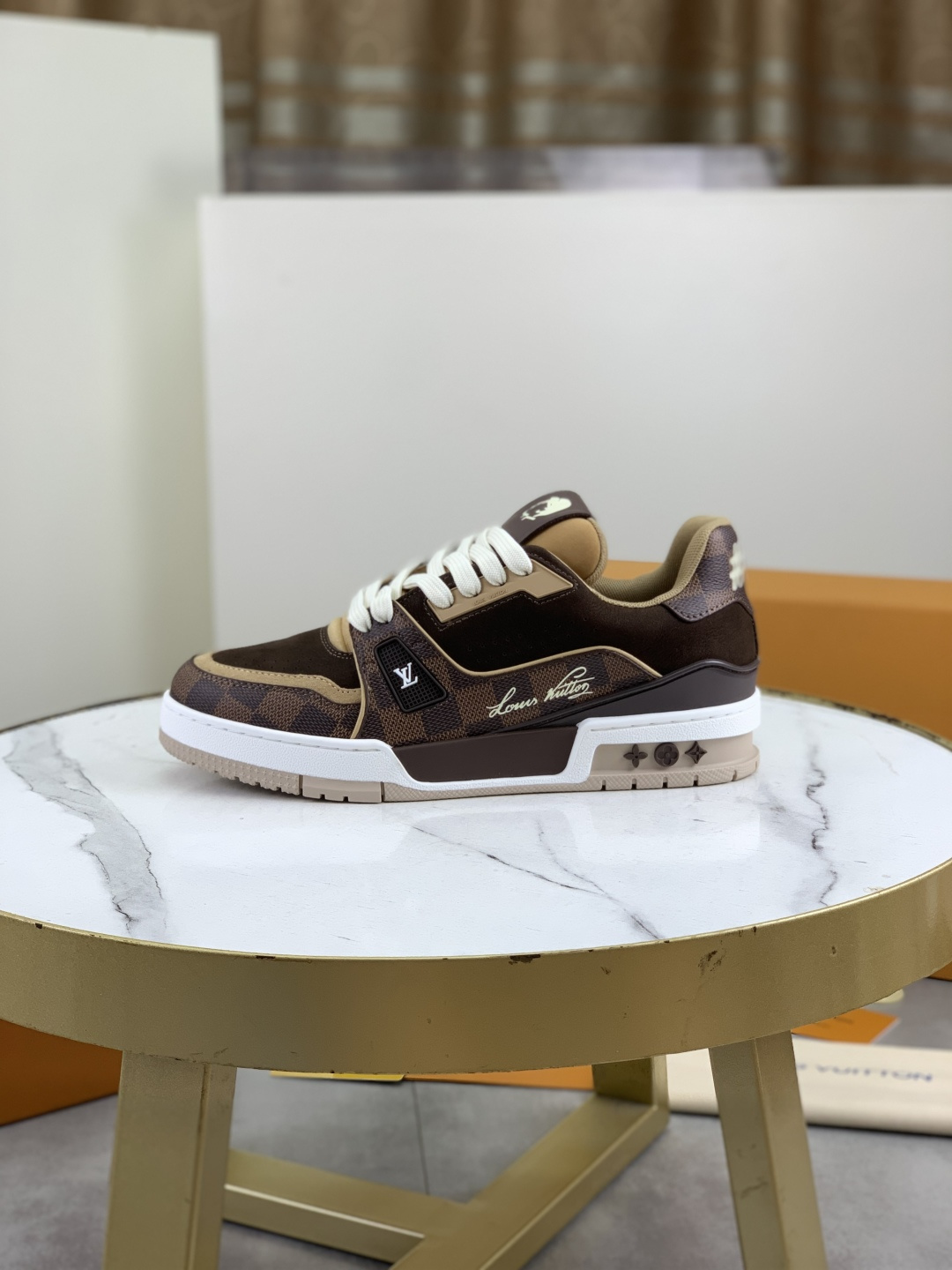 NO:357416,The top version of the most popular version [LOUIS VUITTON) (original list) The most popular new LV Louis Vuitton * - Top version of LV classic trendy shoes!  Choose imported original interior. Original wear-resistant and lightweight TPU bottom!  High-quality quality!  3 colors available, size number for women 35-39, male 39-45,,louis vuitton,louis vuitton,louis vuitton,louis vuitton19860909跑量实价 顶级版本【LOUIS VUITTON）（原单）最情侣新款LV路易威登 *——顶级版本 LV经典潮鞋！选用进口原版内里.原版耐磨轻便TPU大底！高品质精品！3款颜色可选,码数女35-39 男39-45,,louis vuitton,louis vuitton,louis vuitton,Men's shoes