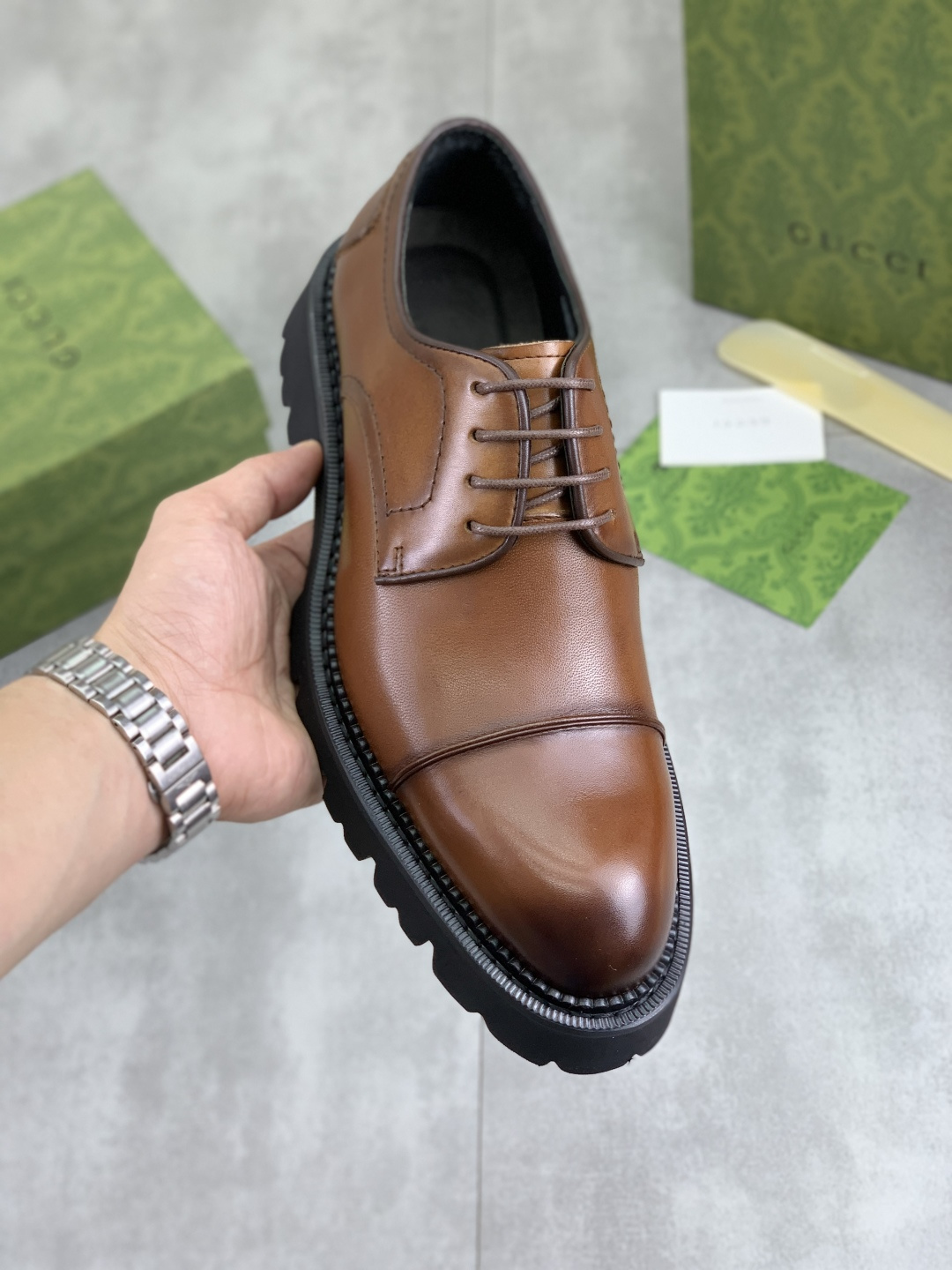 NO:557232,[Real price] [Gucci] GUCCI high-end men's formal business leather shoes, original order 11 pieces!  Original imported high-end calfskin, original metal buckle, imported first-layer pigskin lining for feet, original high-end outsole, men's shoe size 38-44, gucci, cowhide19860909【实价】【古奇】GUCCI高端男士正装商务皮鞋,原单11货！原版进口高端小牛皮,原版金属饰扣,进口头层猪皮内里垫脚 原版高端大底,男鞋码数38-44,,gucci,cowhide,Men's shoes