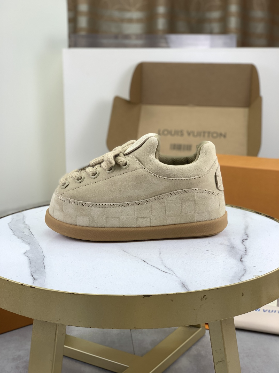 NO:557777,Actual price New model is on the shelves Louis Vuitton 25ss, LV co-branded nigo YETI Jigglypuff is cute, many Internet celebrities have put it on the show, classic and versatile item. The fabric is imported cow suede. The lining is high-grade elastic mesh, the original molded outsole. The size of women's clothing, 35-41 (customized for women 41), men's clothing 39-46 (customized for 45-46), Louis  vuitton,louis vuitton19860909实价 新款上架 Louis Vuitton 25ss ,LV联名nigo YETI 胖丁 丑萌,众多网红明星纷纷开秀上脚 , 经典百搭的单品 面料进口牛反绒.内里高级弹力网布,原版开模大底.码数女装,35-41(女41定做),男装39-46(45-46定做),,louis vuitton,louis vuitton,Men's shoes