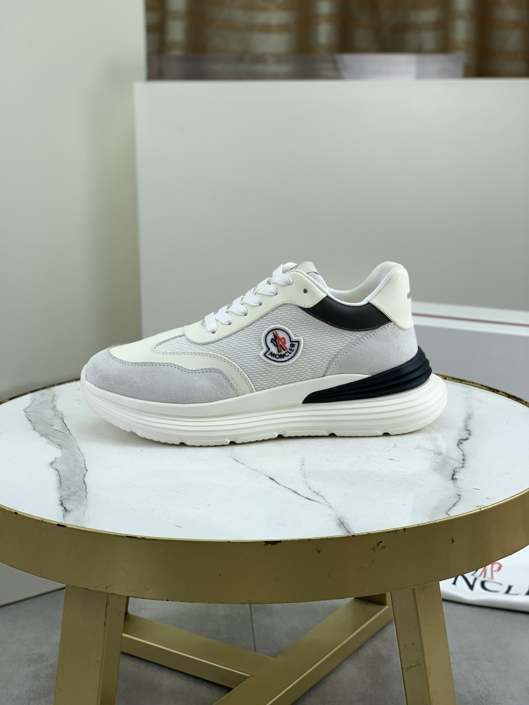 NO:557782,Actual price, top version [MONCLER], the same style as the official website, high-quality men's shoes, custom-made calfskin material, soft sheepskin lining insole, original molded non-slip outsole style, men's casual sports shoes, lace-up men's shoes series, European and American trend style, casual matching, comfortable feet, standard men's size 39-44 (38 45 custom-made), Moncler, sneakers, cowhide, sheepskin19860909实价 顶级版本【MONCLER】蒙口、官网同款 高品质男鞋 材料定制小牛皮 柔软羊皮内里鞋垫 原版开模防滑大底款式类型男士休闲运动鞋 系带款男鞋系列 欧美潮流风格 随意搭配 脚感舒适、标准码男码39-44（38 45定做）,,Moncler,sneakers,cowhide,sheepskin,Men's shoes