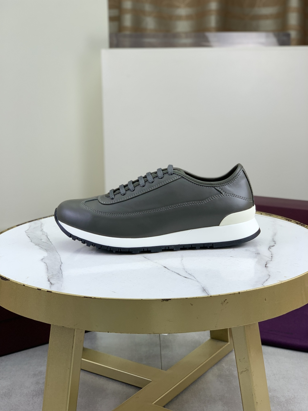 NO:931687,Real price, high quality version Hermès brand - (John Lobb) Material (cowhide cowhide) original outsole development, original foot development, original combination outsole development TPU material backing sheet non-slip wear-resistant PU foam upper layer soft and light. TPU material back cover good support, code number 38-47 (the code number is one size larger, outer single code) original packaging, many colors to choose from, hermes, cowhide19860909实价 高品质版本 爱马仕旗下品牌-（John Lobb-约翰·洛布） 材料（牛皮牛里）原版大底开发,原版垫脚开发,原版组合大底开发tpu材料底片防滑耐磨pu发泡上层软轻.tpu材料后套支撑好,码数38-47（码数偏大一码,外单码） 原版包装,超多款颜色可选,,hermes,cowhide,Men's shoes