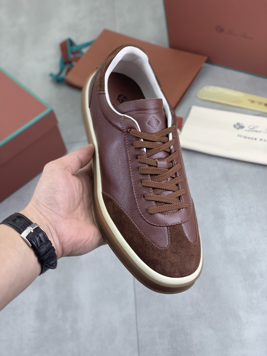 NO:621059,Actual price Niuli Loro piana High quality top handicrafts Couple style Noyo Piana New product counter synchronized with original factory configuration, upper imported cowhide fabric from Italy, comfortable cowhide lining, high-quality splicing technology, original sole provided by the original factory, exclusive activity molded sole super comfortable, original factory follow-up goods, code number 36-46,, loro piana, cowhide19860909实价 牛里 Loro piana 高品质 顶级工艺品 情侣款 诺悠翩雅 新品专柜同步原厂配置,鞋面意大利进口牛皮面料,牛皮内里舒适,高品质拼接工艺,鞋底原厂特供原版底,独家活动成型底超级舒适,原厂跟单货,码数36-46,,loro piana,cowhide,Men's shoes