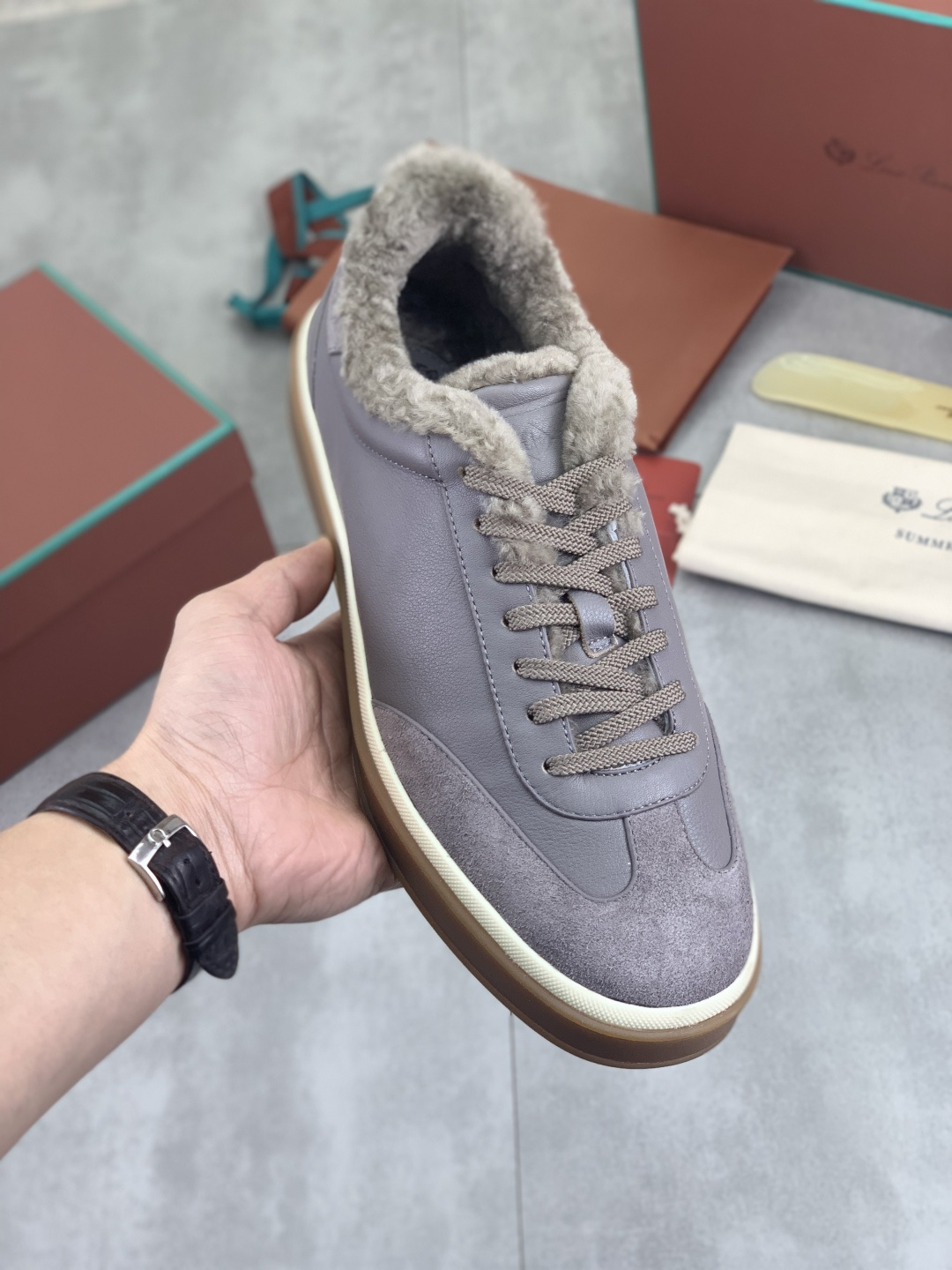 NO:621066,Actual price, wool lining, Loro piana, high quality, top crafts, couple model, Noyo Piana, new product counter, synchronized with original factory configuration, uppers imported from Italy, cowhide fabric, lambswool lining, warm and comfortable, high-quality splicing technology, soles specially provided by the original factory, exclusive movable molded soles super comfortable, original factory follow-up goods, code number 36-46,, loro piana, cowhide19860909实价 羊毛里 Loro piana 高品质 顶级工艺品 情侣款 诺悠翩雅 新品专柜同步原厂配置,鞋面意大利进口牛皮面料,羔羊毛内里保暖舒适,高品质拼接工艺,鞋底原厂特供原版底,独家活动成型底超级舒适,原厂跟单货,码数36-46,,loro piana,cowhide,Men's shoes