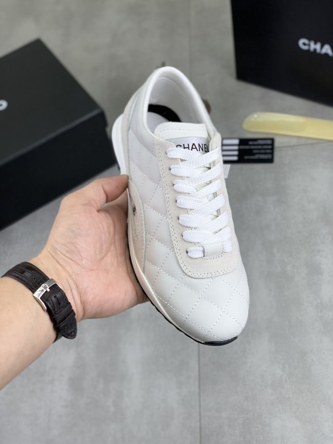 NO:621208,[Real price] Chanel - Ch@nel women's sneakers. Made of Italian imported cow suede and color-blocked calfskin. Multiple color-blocking + reflective edge design. Breathable and comfortable lining. Fashionable must-have size 35-39 (customized for women's 40 and women's 41). 5 colors available, chanel, sneakers, cowhide19860909【实价】香奈儿- Ch@nel 女款运动鞋 面料意大利进口牛反绒拼色小牛皮而成 多种拼色+反光边料的设计感 透气舒适内里 时髦精必入码数35-39(女40 女41定做) 5款颜色可选,,chanel,sneakers,cowhide,Men's shoes