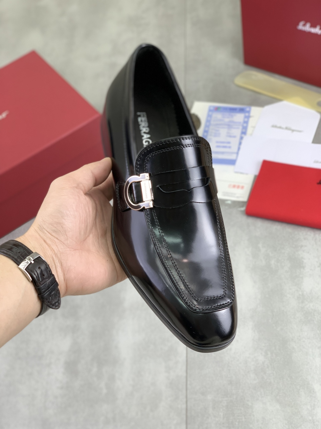 NO:621320,[Real Price] High-quality water-dyed cow lining [Salvatore Ferragamo] Ferragamo’s latest casual business leather shoes for men!  Listed simultaneously!  The fabric is made of specially imported original calfskin, and the lining is made of imported water-dyed cowhide. It is absolutely luxurious and leads the fashion trend. The size is 38-44 (45 and 46 can be customized). 5 colors are available, louis vuitton, ferragamo, ferragamo, cowhide19860909【实价】高品质 水染牛里【Salvatore Ferragamo】菲拉格慕 男士最新款休闲商务皮鞋！同步上市！面料采用专用进口原版小牛皮,内里采用进口水染牛皮,绝对的奢华打造,引领时尚潮流.配码38-44 (45 46可以定做) 5款颜色可选,,louis vuitton,ferragamo,ferragamo,cowhide,Men's shoes