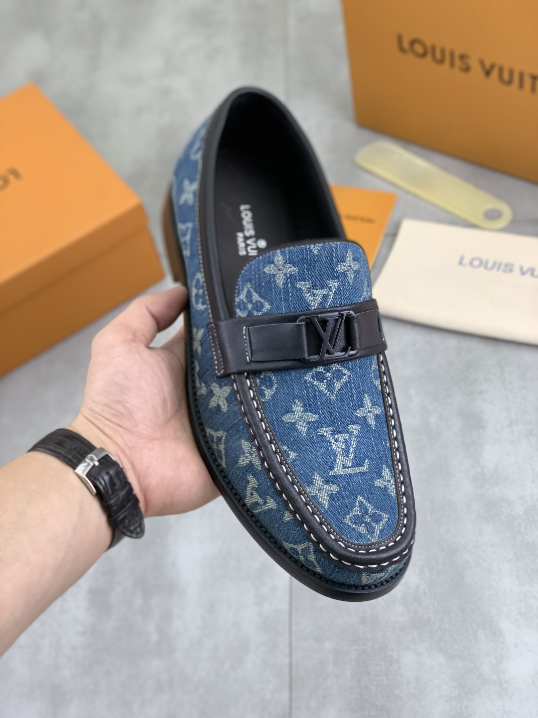 NO:621321,Actual price [LOUIS VUITTON] water dyed cowhide original order new LV Louis Vuitton * - top version LV classic leather shoes!  Made of imported original calfskin, original leather side strips and wear-resistant high-end rubber outsole!  High quality products!  Color: 2 colors available, code size 38-44,,louis vuitton,louis vuitton,louis vuitton,cowhide19860909实价【LOUIS VUITTON）水染牛里 原单 新款LV路易威登 *——顶级版本 LV经典皮鞋！选用进口原版小牛皮 原版真皮边条拼接耐磨高端橡胶大底！高品质精品！颜色2色可选 码数38-44,,louis vuitton,louis vuitton,louis vuitton,cowhide,Men's shoes
