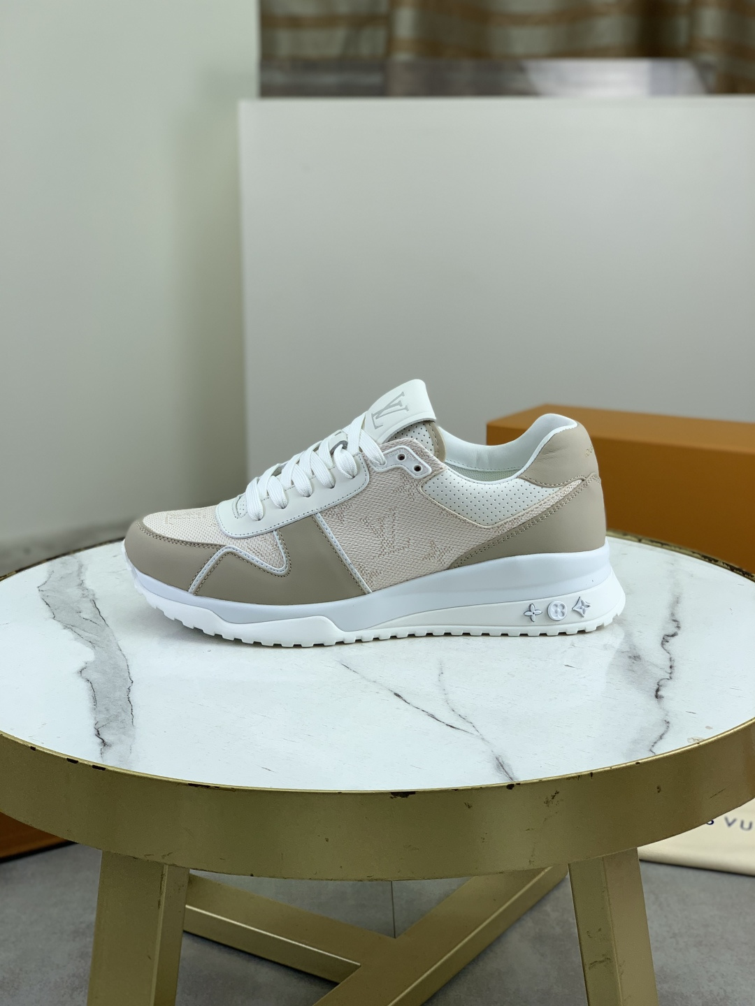 NO:680561,Actual price [LOUIS VUITTON] (original order) new LV Louis Vuitton * - top version of LV classic trendy shoes!  Made of imported original cowhide and water-dyed cowhide lining. The latest original wear-resistant TPU combination outsole!  High quality products!  Multiple colors available, code number 39-45 (46 customized), louis vuitton, louis vuitton, louis vuitton, cowhide19860909实价【LOUIS VUITTON）（原单）新款LV路易威登 *——顶级版本 LV经典潮鞋！选用进口原版牛皮 水染牛皮内里.最新款原版耐磨TPU组合大底！高品质精品！多款颜色可选,码数39-45（46定制）,,louis vuitton,louis vuitton,louis vuitton,cowhide,Men's shoes