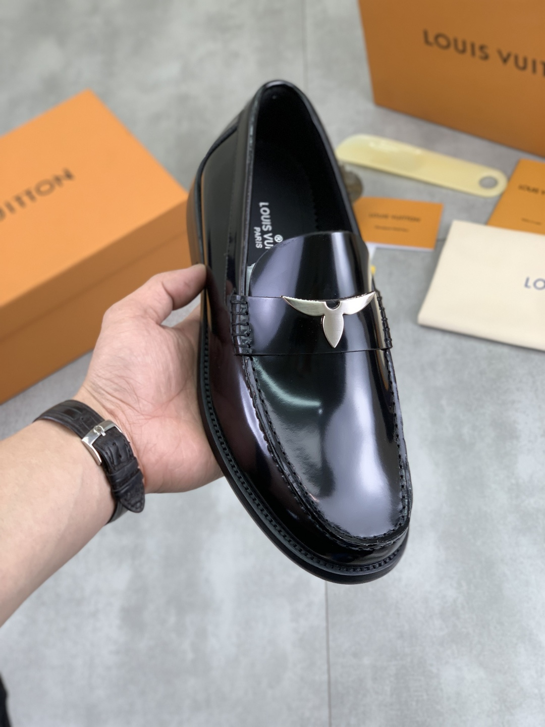 NO:756272,Actual price [LOUIS VUITTON] water dyed cowhide original order new LV Louis Vuitton * - top version LV classic leather shoes!  Made of imported original calfskin, original leather side strips and wear-resistant high-end rubber outsole!  High quality products!  Color 3 optional, code number 38-44 (45 customized),,louis vuitton,louis vuitton,louis vuitton,cowhide19860909实价【LOUIS VUITTON）水染牛里 原单 新款LV路易威登 *——顶级版本 LV经典皮鞋！选用进口原版小牛皮 原版真皮边条拼接耐磨高端橡胶大底！高品质精品！颜色3可选 码数38-44（45定做）,,louis vuitton,louis vuitton,louis vuitton,cowhide,Men's shoes