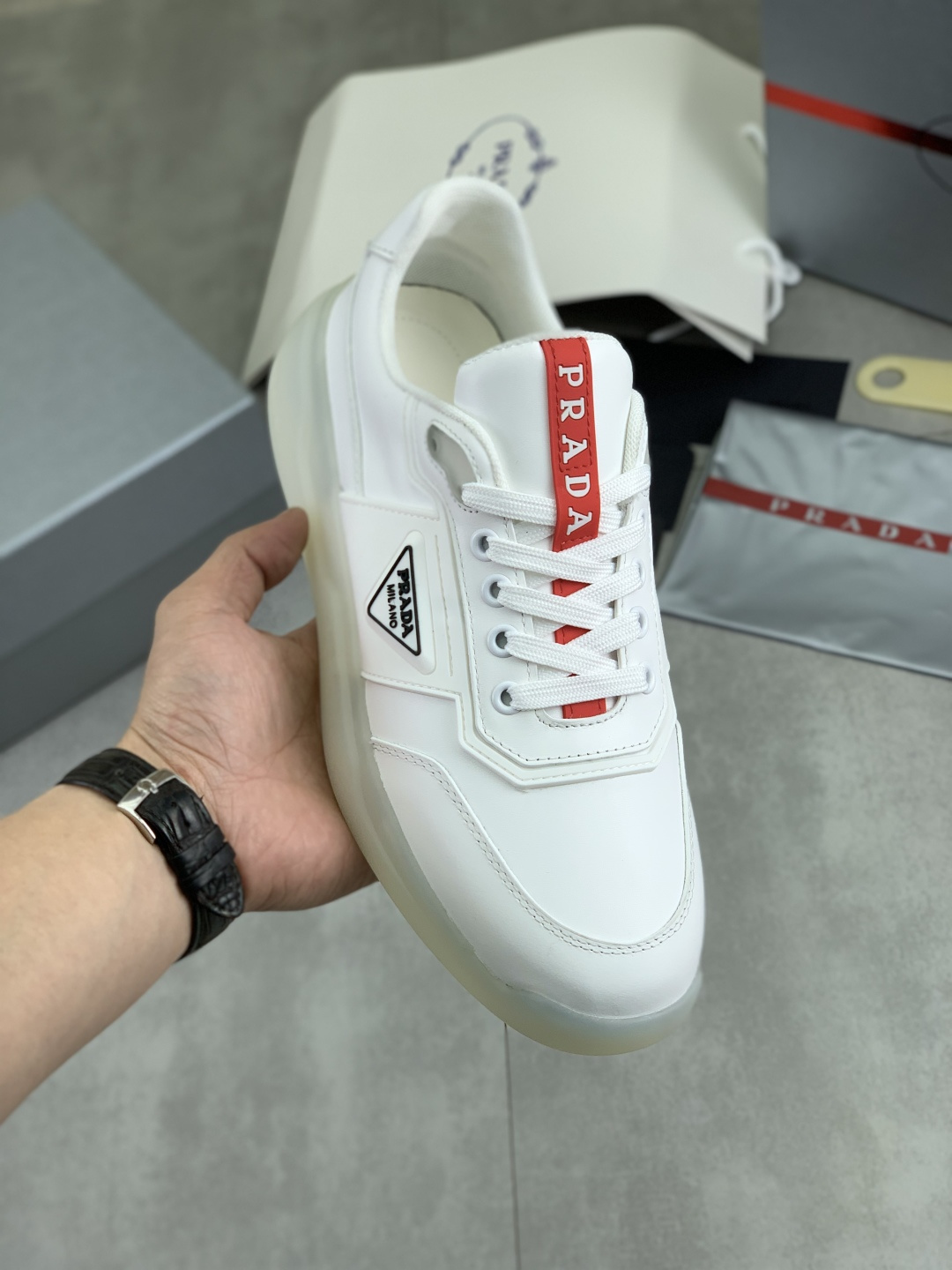 NO:704563,[Real price] Top quality. New popular models on the official website are on the market. They will not go out of style for a hundred years. Trendy brands (Prada) mainly promote popular models. Avant-garde and versatile fashionable men's shoes are privately modeled. The cowhide surface is spliced with 11 oil edges. Fashion is straightforward, original imported cowhide with python skin, and cowhide lining. The atmosphere is more trendy, eye-catching, and pursuit of class. It will subvert old ideas and be a must-have for fashionistas who want to spend time with you! Must keep it for yourself!  High-end, comfortable and low-end, high-end quality workmanship. Size 38-45, 4 colors available. Full set of packaging, prada, prada, cowhide, snakeskin19860909【实价】顶级品质 官网新款爆款上市,百年不过时, 潮牌（普拉达Prada）主推爆款,前卫百搭时尚男鞋私版开模,牛皮面拼接11油边处理..时尚干脆、原版进口牛皮配蟒蛇皮,牛皮内里牛皮垫脚；大气个性更潮更抢眼更追求档次,它将颠覆旧念,与您共度时尚潮人必备! 必自留 ! 高端舒适大低,高端品质做工.码数38-45 4款颜色可选.全套包装,,prada,prada,cowhide,snakeskin,Men's shoes