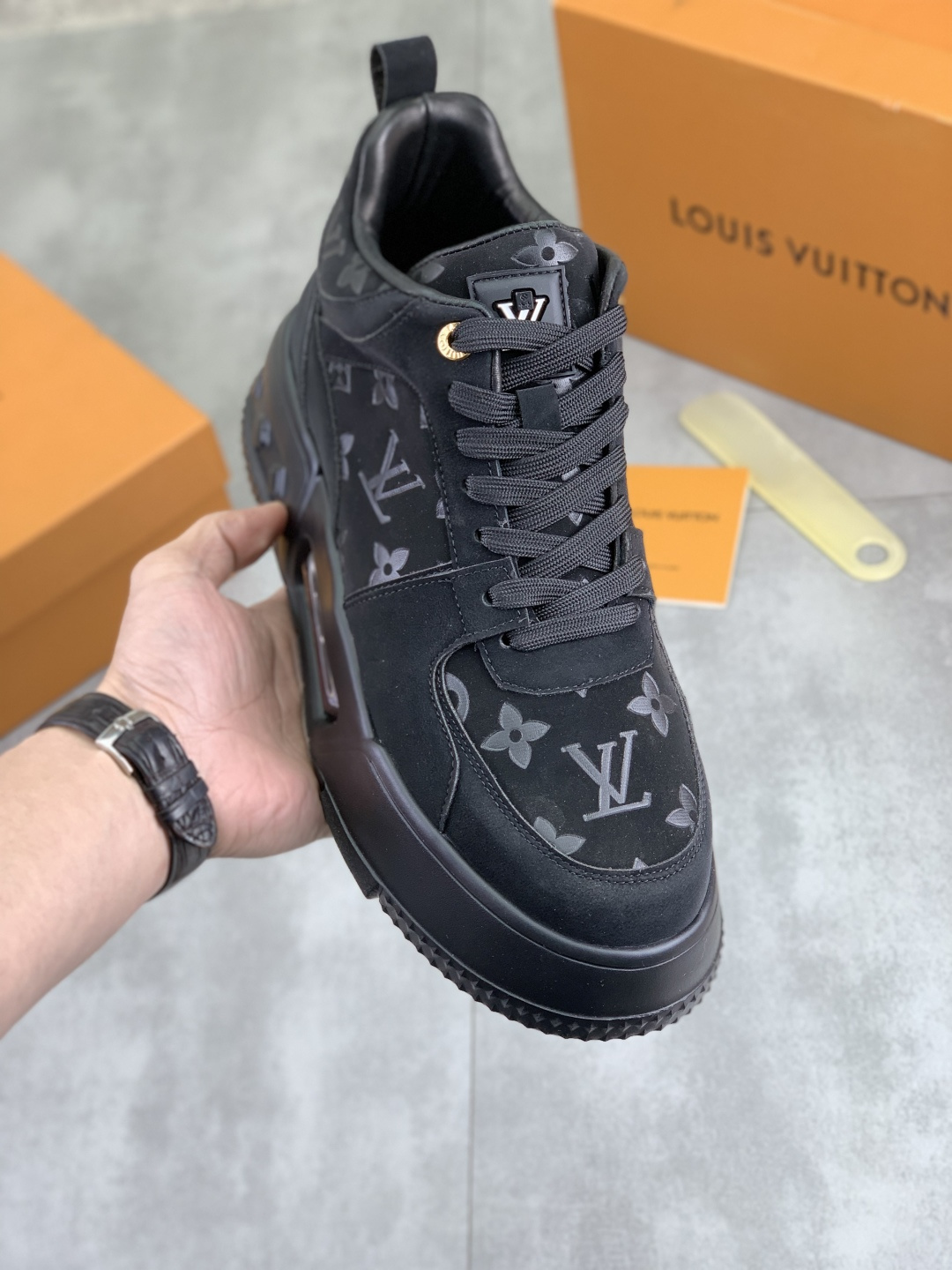 NO:704571,Actual price [LOUIS VUITTON] new high-top LV Louis Vuitton *——LV classic high-top trendy shoes!  Made of imported original soft calfskin, water-dyed pigskin lining. Original wear-resistant rubber outsole!  High quality products!  Size 38-44, 2 colors available, louis vuitton, louis vuitton, louis vuitton, cowhide19860909实价【LOUIS VUITTON）新款高帮LV路易威登 *—— LV经典高帮潮鞋！选用进口原厂柔软小牛皮,水染猪皮内里.原版耐磨橡胶大底！高品质精品！码数38-44 颜色2色可选,,louis vuitton,louis vuitton,louis vuitton,cowhide,Men's shoes