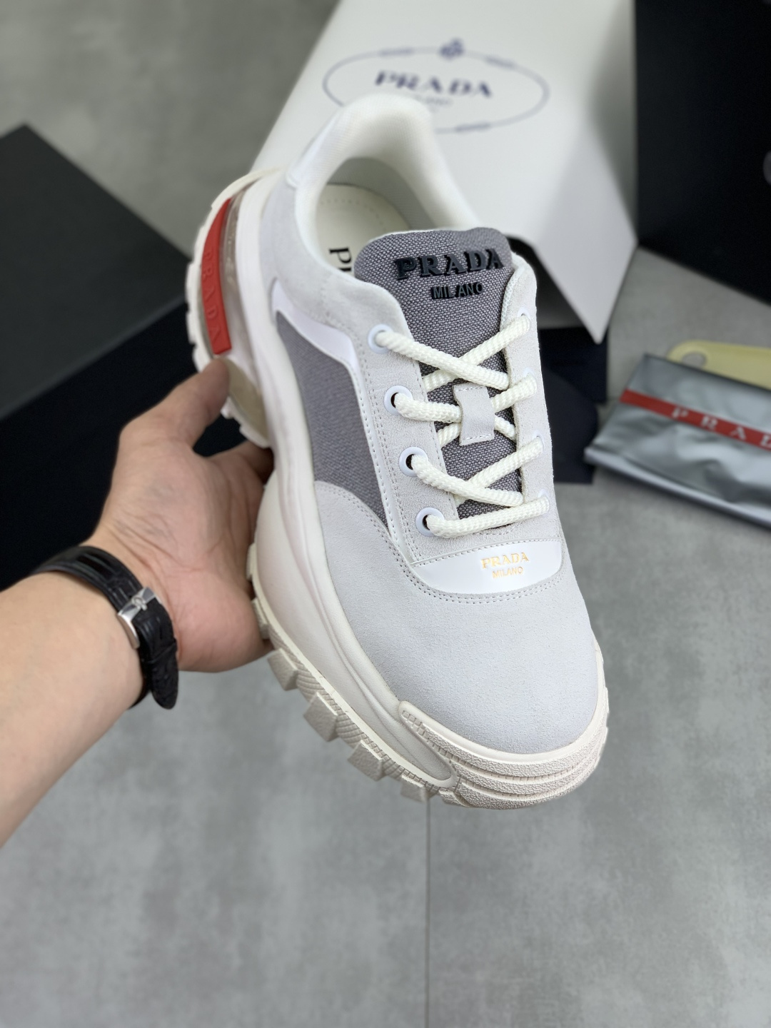 NO:744306,[Real Price] The top version is now available on the official website. The air-cushion shock-absorbing thick-soled trendy brand (Prada) is the main popular model. The avant-garde and versatile fashionable men's shoes are privately modeled. The cowhide surface is spliced to 11.. The fashion is simple and the original imported cowhide foot pads; the atmosphere and personality are more trendy, eye-catching and pursuing class. It will subvert the old ideas and be a must-have for fashionistas who want to spend time with you! Must keep it for yourself!  Tall and comfortable, high-end quality workmanship. Size 38-45; 2 colors available.,, prada, prada, cowhide19860909【实价】顶级版本 官网爆款上市, 气垫减震厚底潮牌（普拉达prada）主推爆款,前卫百搭时尚男鞋私版开模,牛皮面拼接11..时尚干脆、原版进口牛皮垫脚；大气个性更潮更抢眼更追求档次,它将颠覆旧念,与您共度时尚潮人必备! 必自留 ! 高大上的舒适大低,高端品质做工.码数38-45；2色可选.,,prada,prada,cowhide,Men's shoes