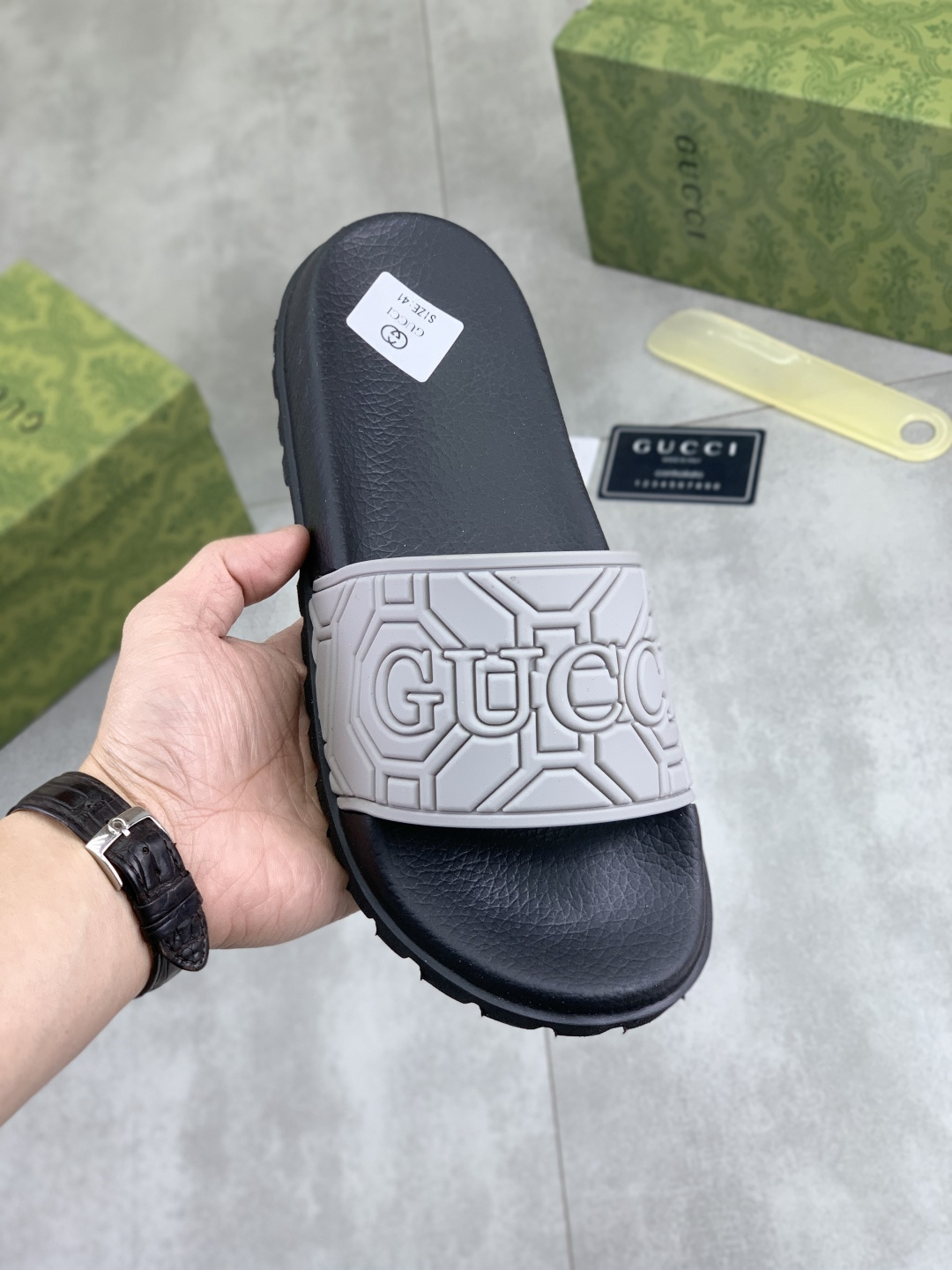 NO:745393,[Real price] GUCCI Gucci's new casual slippers for the Year of the Snake, original official website, perfectly made to convey a noble luxury, sublimating its definition of luxury in Gucci's high-end extraordinary craftsmanship. Original Gucci double G combination outsole, size 36-46,, gucci, slippers19860909【实价】 GUCCI 古奇蛇年新款休闲拖鞋,原版官网、完美做透射出一种尊贵奢华,于古奇高端超凡工艺中升华其奢侈定义.原版古奇双G组合大底,码数36-46,,gucci,slippers,Men's shoes