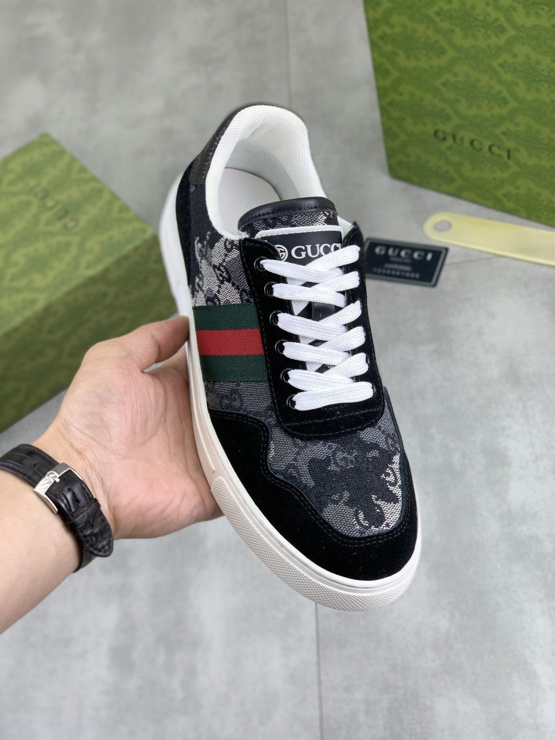 NO:744963,[Real price] Gucci Gucci official website's latest classic casual fashion men's shoes are popular in style, simple and elegant, exclusive for trendy men. Unique official website latest brand elements Gucci original decoration, fashionable and generous, the fabric is made of original soft calfskin, comfortable and soft pigskin lining, official website designated wear-resistant rubber outsole_full elasticity, classic model actual shooting size 38-44,,gucci,gucci,cowhide19860909【实价】 古驰 Gucci官网最新款经典休闲时尚男鞋爆款版型简洁大气,潮男专属.独有的官网最新品牌元素古奇原版装饰,时尚又大方,面料原版柔软小牛皮制作 舒适的柔软猪皮内里 官网指定耐磨橡胶大底_弹力十足,经典款实物拍摄码数38-44,,gucci,gucci,cowhide,Men's shoes