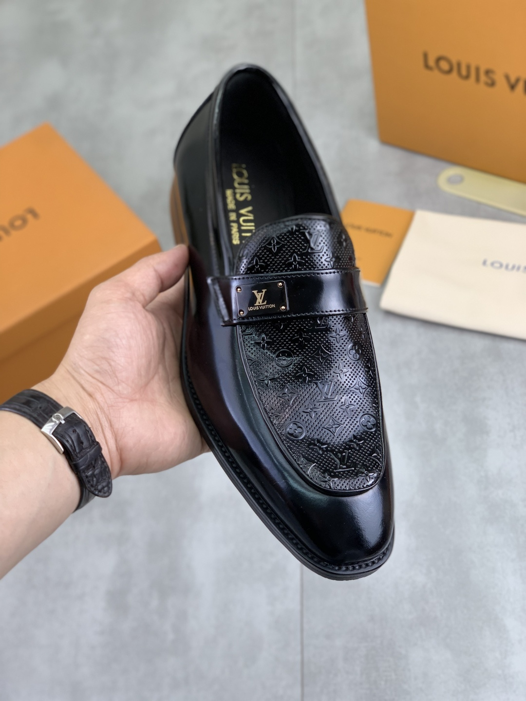 NO:745641,[Real price] Water-dyed cowhide LV Louis Vuitton business leather shoes, made of original imported Italian open-edge beaded calfskin, full cowhide lining, carefully handmade by professional shoemakers, the original version is specially designed for wear-resistant outsole. Standard size 38-45 (46 47 customized) black selection, louis vuitton, louis vuitton, cowhide19860909【实价】水染牛里 LV路易威登商务皮鞋,釆用原版进口意大利开边珠小牛皮,全牛皮内里、专业鞋匠精心手工制,原版专供耐磨大底.标准码38-45（46 47定做）黑色选,,louis vuitton,louis vuitton,cowhide,Men's shoes