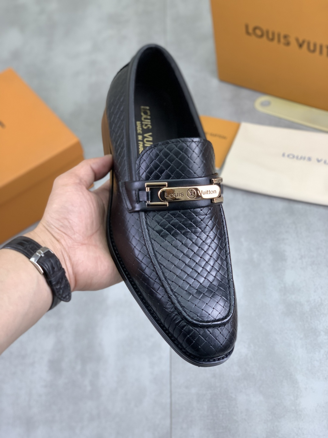 NO:745645,[Actual price] Water-dyed cow lining LV Louis Vuitton business leather shoes, using original imported Italian open-edge beaded calfskin, full cowhide lining, carefully handmade by professional shoemakers, the original version is specially designed for wear-resistant outsole. Standard size 38-45 (46 47 customized) black brown selection, louis vuitton, louis vuitton, cowhide19860909【实价】水染牛里 LV路易威登商务皮鞋,釆用原版进口意大利开边珠小牛皮,全牛皮内里、专业鞋匠精心手工制,原版专供耐磨大底.标准码38-45（46 47定做）黑色 棕色选,,louis vuitton,louis vuitton,cowhide,Men's shoes