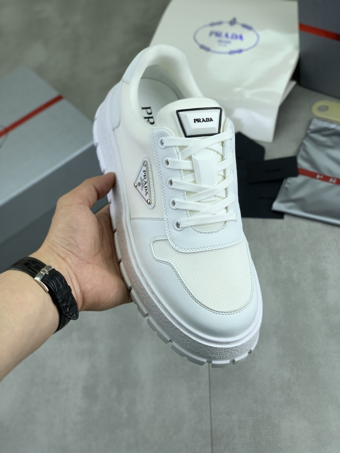 NO:756261,[Real price] Popular models are on the market on the official website, trendy brands (Prada) mainly promote popular models, avant-garde and versatile fashionable men's shoes, private version mold opening, cowhide surface splicing 11.. Fashionable and simple, original imported cowhide lining cowhide feet; the atmosphere and personality are more fashionable, eye-catching and pursuing class. It will subvert the old idea and be a must-have for fashionistas who want to spend time with you! Must keep it! High and comfortable, high-end quality workmanship. Size 38-45  3 optional.,,prada,prada,cowhide19860909【实价】官网爆款上市, 潮牌（普拉达Prada）主推爆款,前卫百搭时尚男鞋私版开模,牛皮面拼接11..时尚干脆、原版进口牛皮内里牛皮垫脚；大气个性更潮更抢眼更追求档次,它将颠覆旧念,与您共度时尚潮人必备! 必自留 ! 高大上的舒适大低,高端品质做工.码数38-45 3可选.,,prada,prada,cowhide,Men's shoes