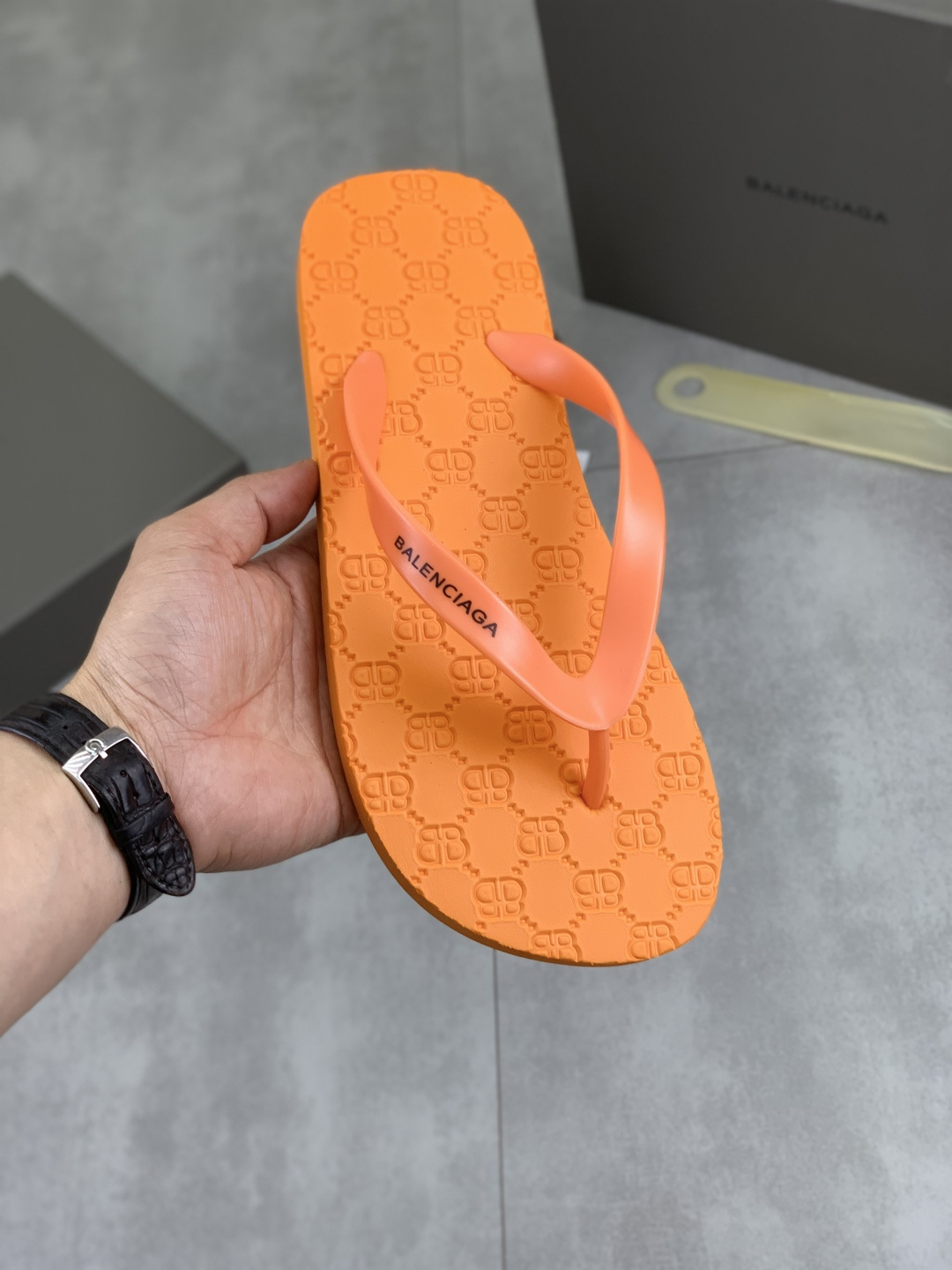 NO:778135,[Real price] [Balenciaga] New casual flip-flops, official website, high quality, perfectly made to convey a kind of noble luxury, sublimating its definition of luxury through high-end extraordinary craftsmanship. Size; 38-46. Multiple colors to choose from, balenciaga, slippers19860909【实价】【巴黎世家】新款休闲人字拖鞋,官网、高品质 完美做透射出一种尊贵奢华,高端超凡工艺中升华其奢侈定义.码数；38-46.多色选,,balenciaga,slippers,Men's shoes