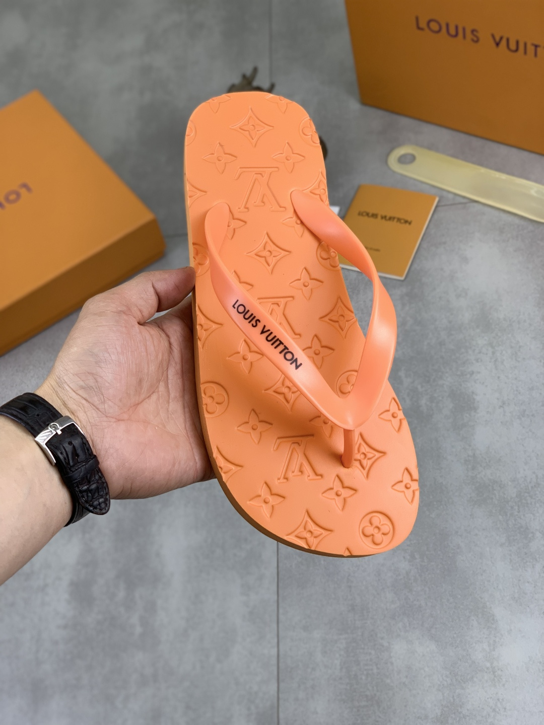 NO:778139,[Real price] LV [Louis Vuitton] new men's casual slippers series at the counter!  1:1 review of the global limited edition. The upper is made of imported original fabrics. The original outsole is men's shoe size 38-46; multiple colors available, louis vuitton, louis vuitton, slippers19860909【实价】 LV【路易威登】 专柜新款男士休闲拖鞋系列！1:1复核全球限量款鞋面采用进口原单面料原板大底男鞋码数38-46；多色可选,,louis vuitton,louis vuitton,slippers,Men's shoes