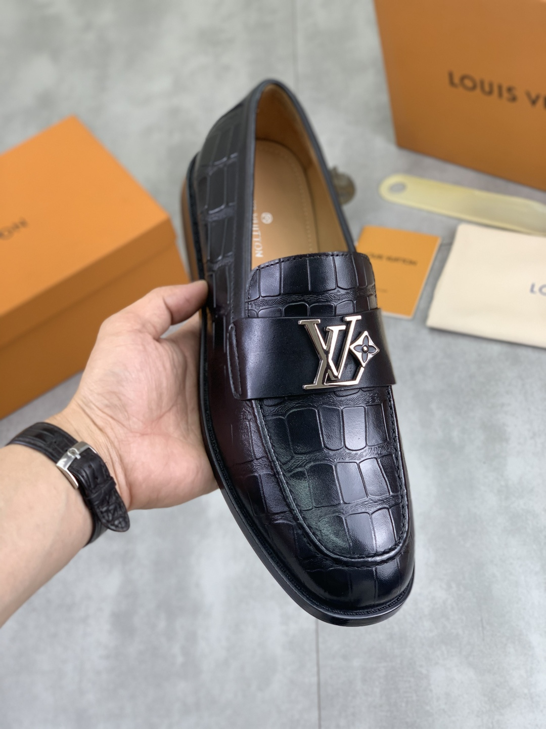 NO:778251,Actual price [LOUIS VUITTON] water dyed cowhide original order new LV Louis Vuitton * - top version LV classic leather shoes!  Made of imported original calfskin, original leather side strips and wear-resistant high-end rubber outsole!  High quality products!  Various colors available, code number 39-44 (38.45 customized), louis vuitton, louis vuitton, louis vuitton, cowhide19860909实价【LOUIS VUITTON）水染牛里 原单 新款LV路易威登 *——顶级版本 LV经典皮鞋！选用进口原版小牛皮 原版真皮边条拼接耐磨高端橡胶大底！高品质精品！颜色多款颜色可选 码数39-44（38.45定做）,,louis vuitton,louis vuitton,louis vuitton,cowhide,Men's shoes