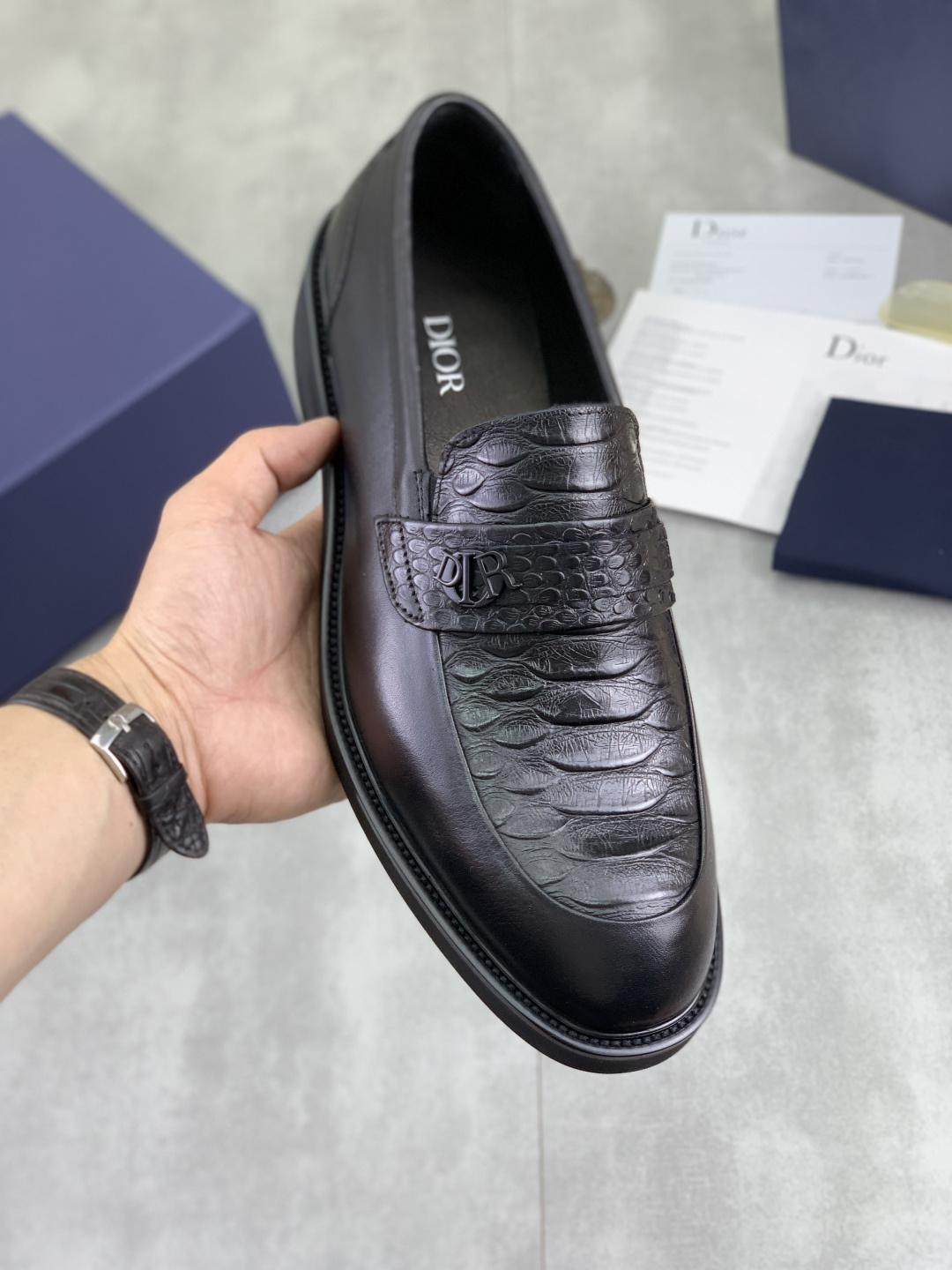 NO:779644,Real price water-dyed Niuli Dior original version!  Top Italian purchasing agent!  Men's business casual leather shoes, original imported calfskin upper, ultimate texture, gentleman style, imported water-dyed cowhide inside, top-quality original Italian foam outsole, first-class workmanship, top quality!  Size39-44 (45 customized),,dior,dior,cowhide19860909实价 水染牛里 Dior 迪奥 原版！顶级意大利代购！男士商务休闲皮鞋,鞋面原版进口小牛皮,极致质感,绅士风范,内里进口水染牛皮,顶级意大利原版发泡大底,一流做工,顶级质感！Size39-44（45定做）,,dior,dior,cowhide,Men's shoes