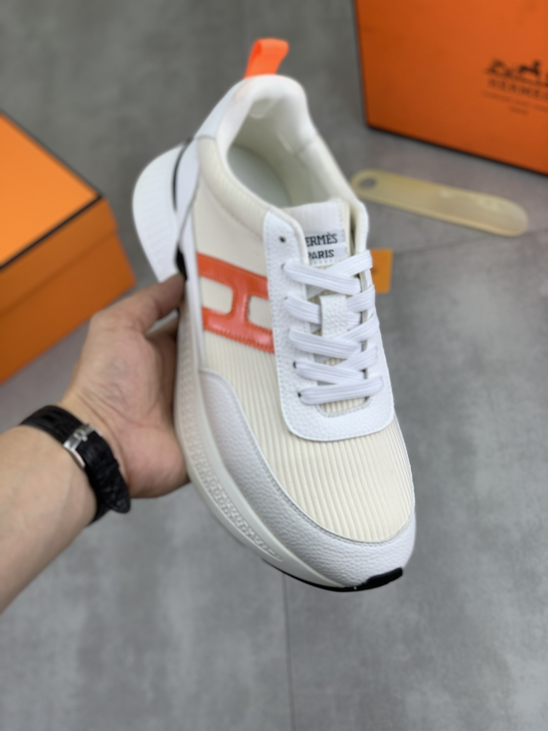 NO:780612,Actual price [HERMES] Hermès - high-end quality original order - upper Nappa calfskin, sewn brand 'H' totem - lining water-dyed cowhide - outsole ultra-light TPU foam; molded outsole - ultra-high quality control·fine workmanship highlighted (high-end·luxury·grade) -Size 38-44 (45 can be customized)·,,hermes,hermes,cowhide19860909实价【 HERMES】爱马仕  -高端品质 原单 -鞋面纳帕小牛皮、车缝品牌'H'图腾 -内里水染牛皮 -大底超轻TPU发泡；成型大底 -超高品控·做工精细凸显(高端·贵气·档次) -Size 38-44（45可订做)·,,hermes,hermes,cowhide,Men's shoes