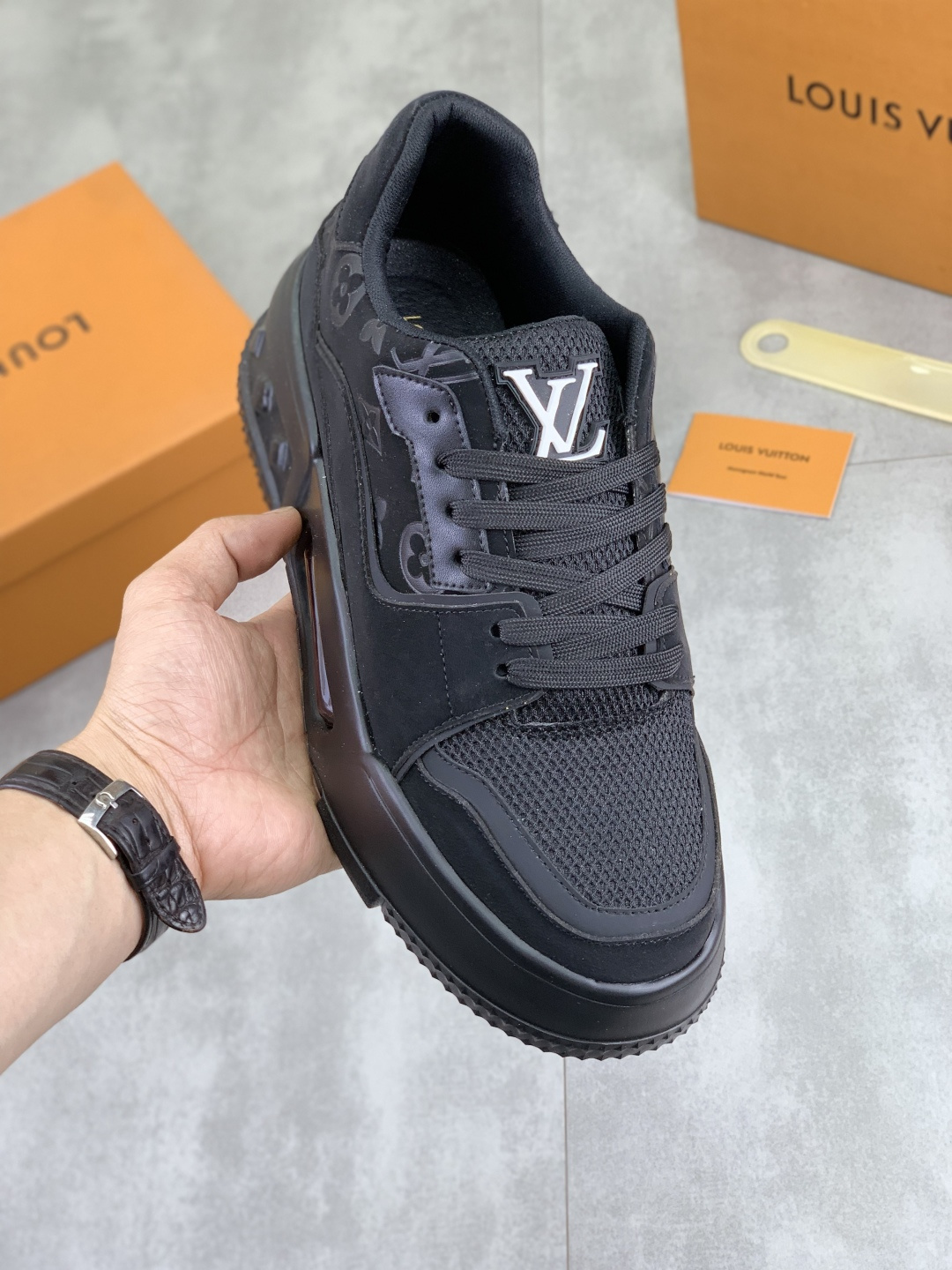 NO:780617,Actual price [LOUIS VUITTON] new high-top LV Louis Vuitton * - LV classic high-top trendy shoes!  Made of imported original soft calfskin, water-dyed pigskin lining. Original wear-resistant rubber outsole!  High quality products!  Size 38-44, 4 colors available, louis vuitton, louis vuitton, louis vuitton, cowhide19860909实价【LOUIS VUITTON）新款高帮LV路易威登 *—— LV经典高帮潮鞋！选用进口原厂柔软小牛皮,水染猪皮内里.原版耐磨橡胶大底！高品质精品！码数38-44 颜色4色可选,,louis vuitton,louis vuitton,louis vuitton,cowhide,Men's shoes