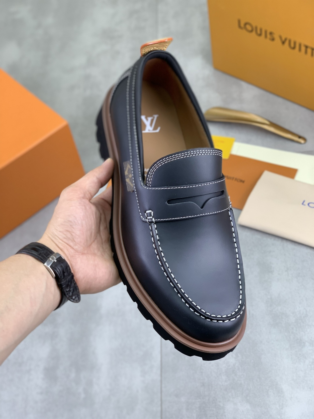 NO:781095,Real price top version LOUIS VUITTON [Louis Denwei] - LV men's business casual leather shoes, luxurious and noble, all made of imported original cowhide, just to create a more comfortable wearing experience, the upper is made of original high-end calfskin imported soft cowhide, the original lightweight foam outsole, the color is black, the size is 39-45 (46 can be customized and non-returnable),, louis vuitton, louis vuitton, louis vuitton, cowhide19860909实价 顶级版本 LOUIS VUITTON【路易登威】—LV男士商务休闲皮鞋,奢华尊贵全部采用进口原版牛皮,只为打造更为舒适的穿着体验,鞋面原版高端小牛皮进口柔软牛皮里,原版轻便发泡大底 颜色黑色可选 码数39-45（ 46可定做不退换）,,louis vuitton,louis vuitton,louis vuitton,cowhide,Men's shoes