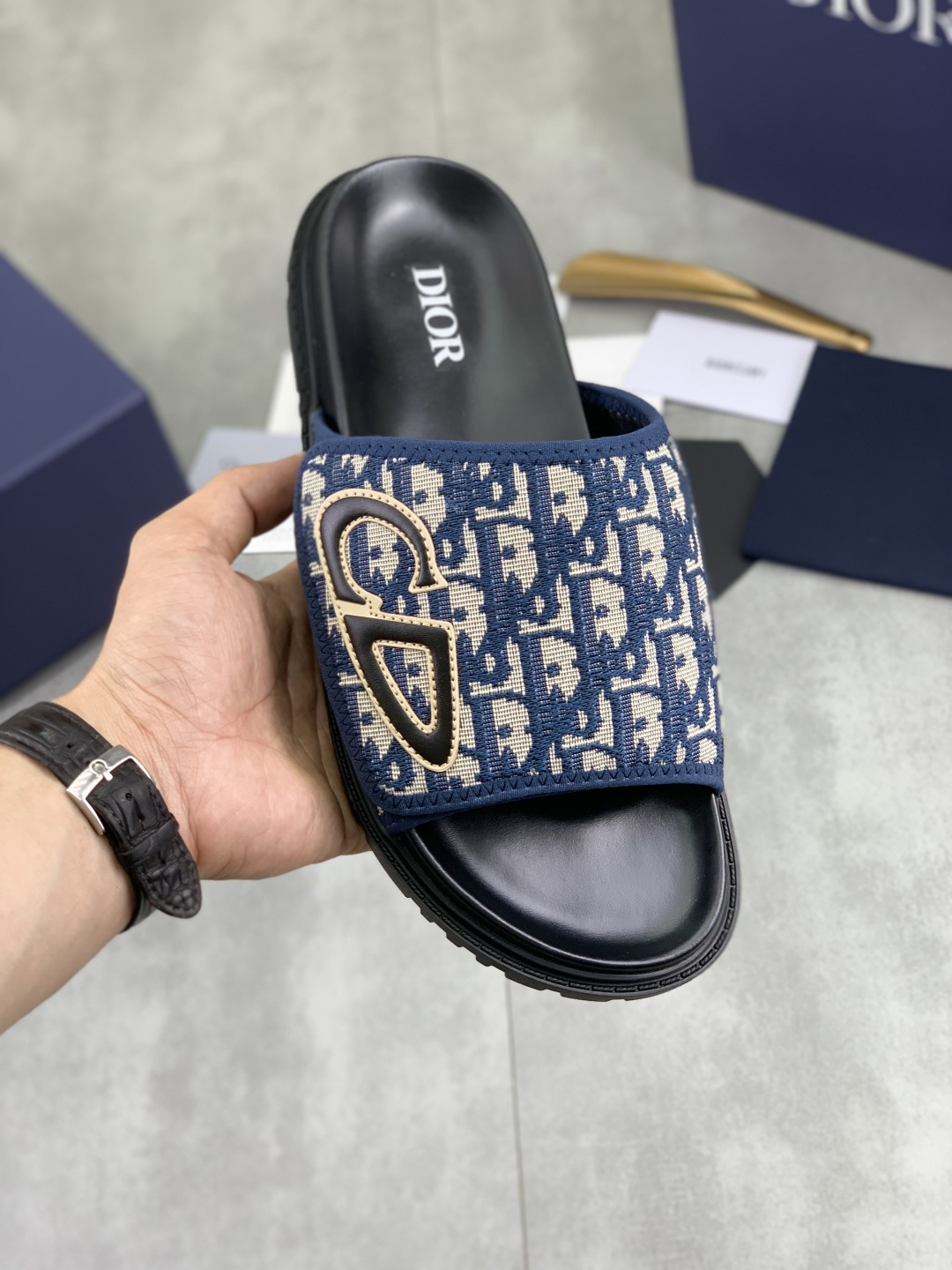 NO:781785,Real-price, high-quality Dior men's casual half-slippers - This sports upper is made of soft cowhide fabric, embossed with a plaid pattern, and matched with an embossed high-end sole. It is embellished with the brand logo and has an adjustable L-shaped buckle strap for a full sense of relaxation. Size 39-44 (38 45 custom-made) Full set of packaging, 3 colors available, dior, dior, sneakers, slippers, cowhide19860909实价 高品质 Dior 迪奥男士休闲半拖鞋 -此款运动鞋面采用柔软牛皮面料,融入格纹图案压花,搭配压纹高端鞋底,其上点缀品牌标识,设有可调试L字型扣环束带,松弛感拉满满. 码数39-44（38 45定做）全套包装 颜色3色可选,,dior,dior,sneakers,slippers,cowhide,Men's shoes