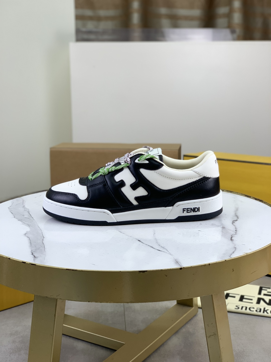 NO:782756,Actual price: Top version of [FENDI Fendi], a hot favorite for summer couples. New sneakers, wavy soles engraved with original words. The heels are decorated with embossed Fendi Flow words. The uppers are made of high-end calfskin and breathable materials. The original lining is decorated with same-color details decorated with innovative handcrafts. Ultra-light wear-resistant TPU and IP foam soles, overall light and comfortable.  Size:36-44,,fendi,fendi,sneakers,cowhide19860909实价 夏季情侣爆款【FENDI 芬迪】顶级版本 新品运动鞋,波浪形鞋底刻有原版字样.鞋跟饰有凸纹压花Fendi Flow字样.鞋面采用高端小牛皮材质和透气材质.原版内里 以创新手工技艺装饰的同色系细节.超轻耐磨TPU和IP发泡鞋底,整体轻便舒适. Size:36-44,,fendi,fendi,sneakers,cowhide,Men's shoes
