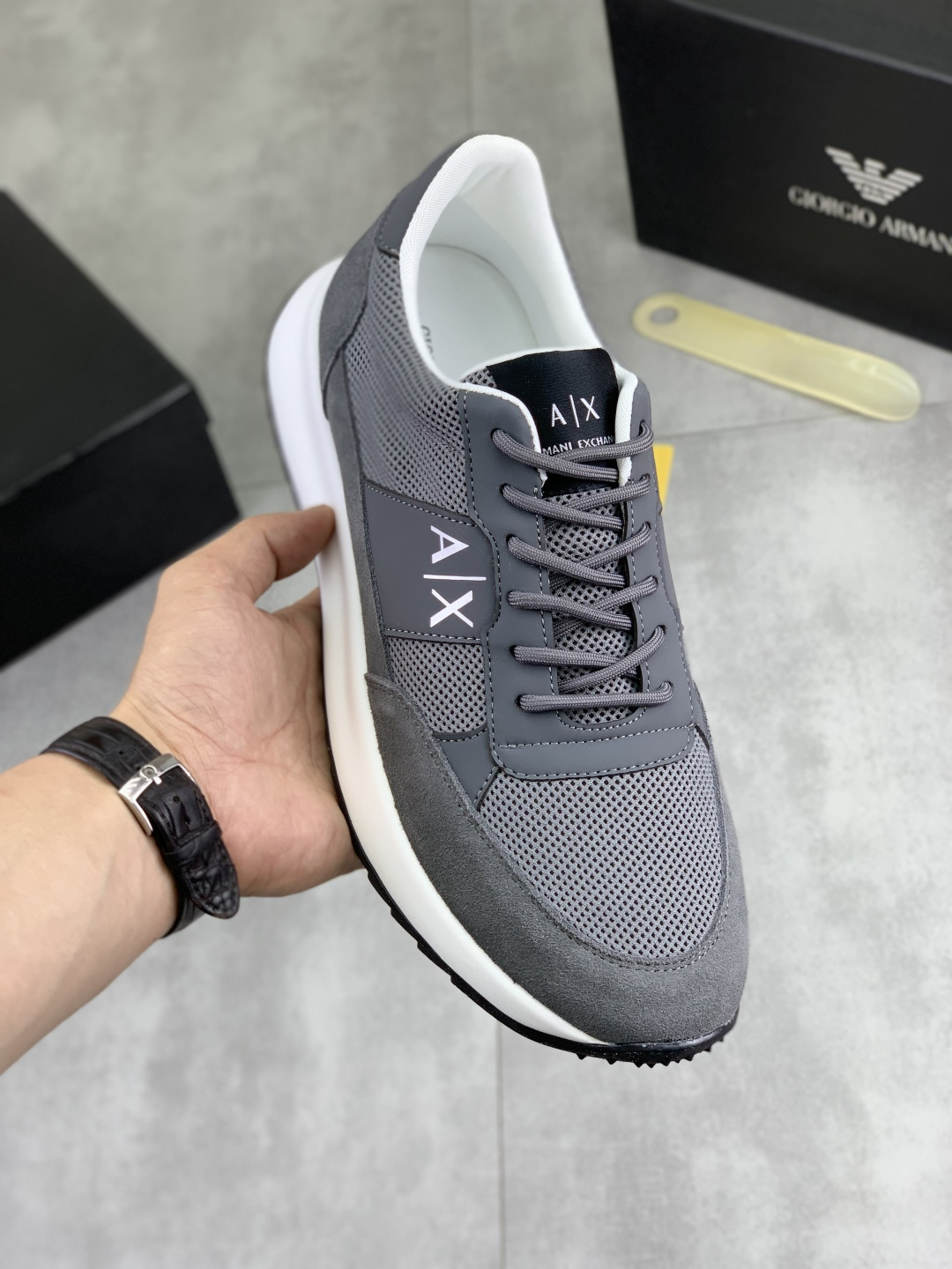 NO:783206,Real price Giorgio Armani's new casual sports men's shoes have arrived, Kint-and-Leather snakers debut. This model provides original design, combined with innovative fabrics, and the imported cowhide embossing is full of three-dimensionality!  Create a modern high-tech style, which is the ideal shoe for urban life, showing a hint of dynamic atmosphere and creating a youthful vitality!  Breathable washed sheep lining, non-slip, wear-resistant, high-elastic foam ultra-light outsole is durable, ensuring support and stability, and is comfortable to wear. It has outstanding friction, shock absorption effect and moderate support. It is comfortable and has excellent performance. It is worth having!  Code number: 38-44 (45 customized) Color 3 colors available, armani, armani, cowhide19860909实价 Giorgio Armani阿玛尼新款休闲运动男鞋到货,Kint-and-Leather snakers新秀首发 这款提供原创设计,并与创新面料相结合,进口牛皮压纹立体感十足！打造富有现代气息的高科技造型,是都市生活的理想鞋履,呈现一丝动感气息,营造洋溢年轻活力！透气水洗羊里,防滑耐磨高弹发泡超轻大底经久耐穿,确保支撑力与稳定性,穿着舒适不凡.具备出众的摩擦力、减震效果和适度支撑,舒适不凡,性能优异,值得拥有！码数:38-44（45定做）颜色3色可选,,armani,armani,cowhide,Men's shoes