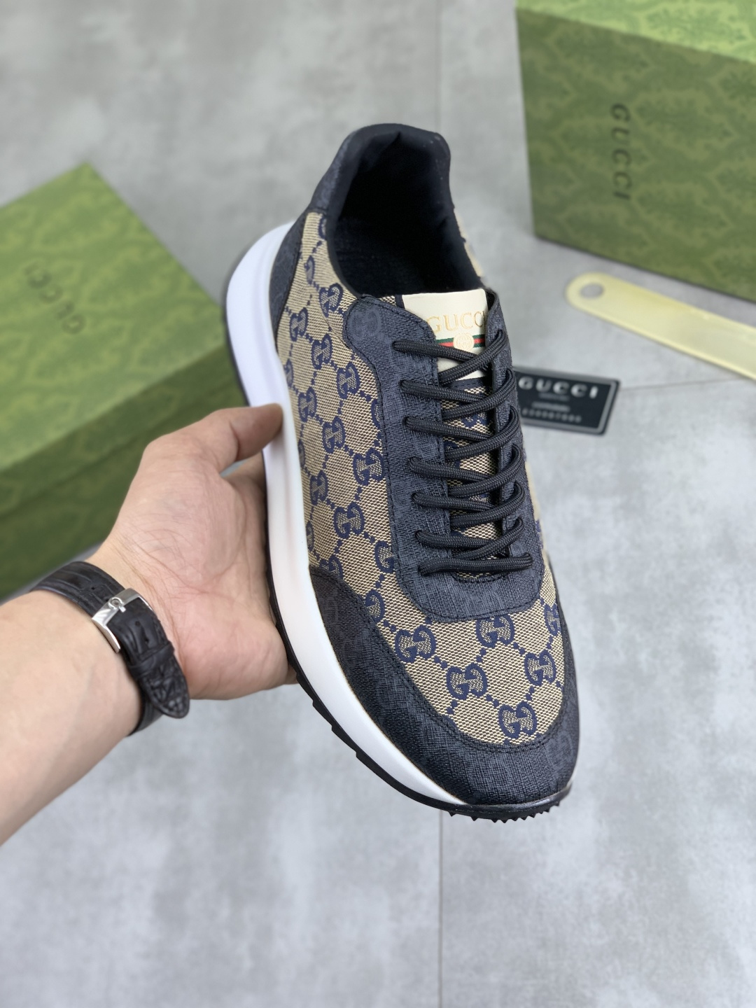 NO:783214,[Real price] Gucci GUCCI official website's latest classic casual fashion men's shoes are popular in style, simple and elegant, exclusive for trendy men. Unique official website latest brand elements Gucci original decoration, fashionable and generous, original soft calfskin fabric, comfortable soft first-layer pigskin lining, official website designated wear-resistant casual outsole, classic model actual shooting color 2 colors optional code number 38-44,,gucci,gucci,cowhide19860909【实价】 古驰 GUCCI官网最新款经典休闲时尚男鞋爆款版型简洁大气,潮男专属.独有的官网最新品牌元素古奇原版装饰,时尚又大方,面料原版柔软小牛皮 舒适的柔软头层猪皮内里 官网指定耐磨休闲大底,经典款实物拍摄颜色2色可选码数38-44,,gucci,gucci,cowhide,Men's shoes