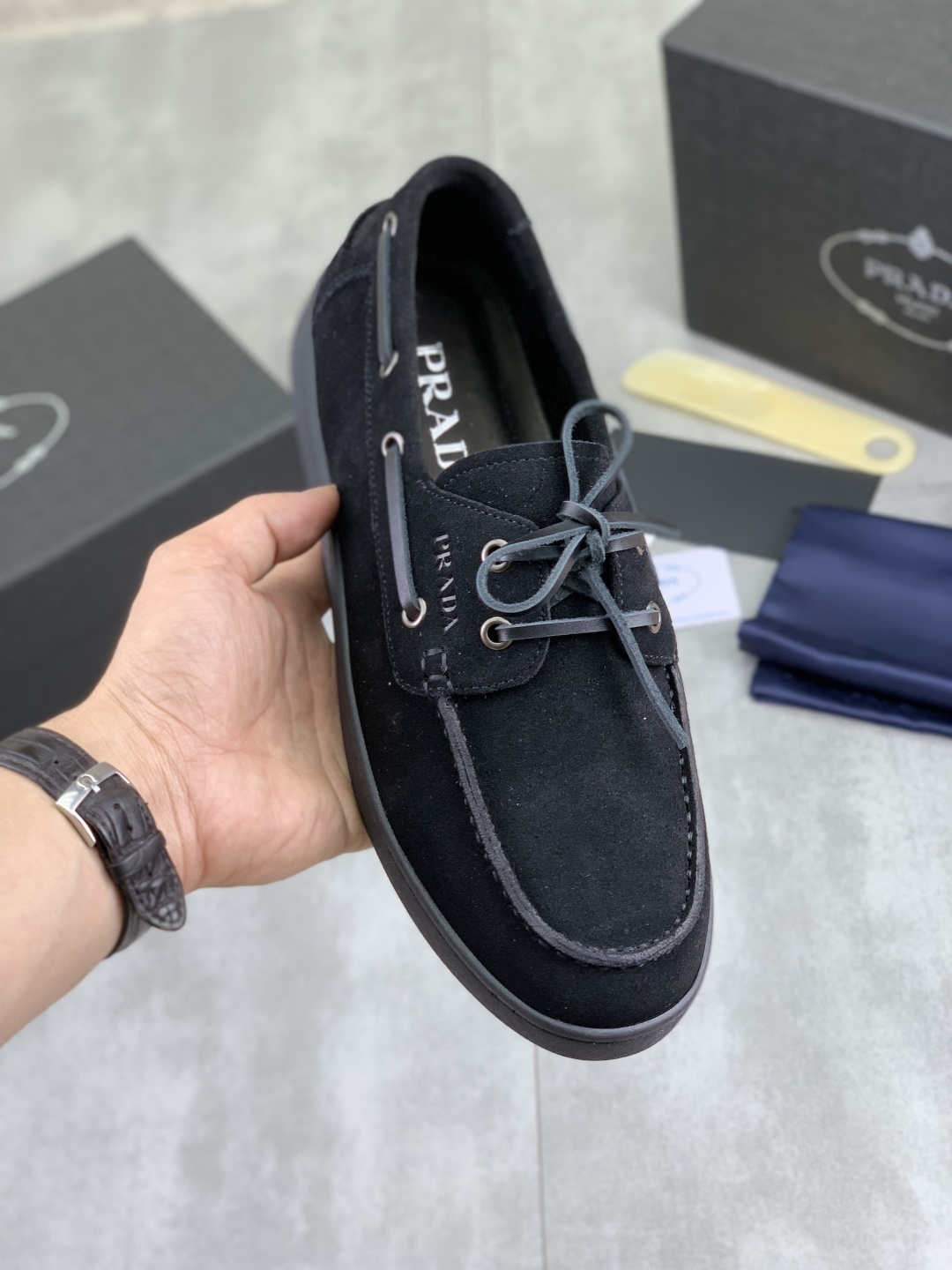 NO:828397,[Real price] The official website model is on the market, the trendy brand (Prada) mainly promotes the popular model, avant-garde and versatile fashionable men's shoes, private version mold opening, cowhide surface splicing 11.. Stylish and simple, original imported cowhide lining and cowhide feet; the atmosphere and personality are more fashionable, eye-catching and pursuing class. It will subvert the old ideas and be a must-have for fashionistas who want to spend time with you! Must keep it for yourself! Tall and comfortable but low, high-end quality workmanship. Size 39-44  4 colors available.,,prada,prada,cowhide19860909【实价】官网款上市, 潮牌（普拉达Prada）主推爆款,前卫百搭时尚男鞋私版开模,牛皮面拼接11..时尚干脆、原版进口牛皮内里牛皮垫脚；大气个性更潮更抢眼更追求档次,它将颠覆旧念,与您共度时尚潮人必备! 必自留 ! 高大上的舒适大低,高端品质做工.码数39-44 4色可选.,,prada,prada,cowhide,Men's shoes