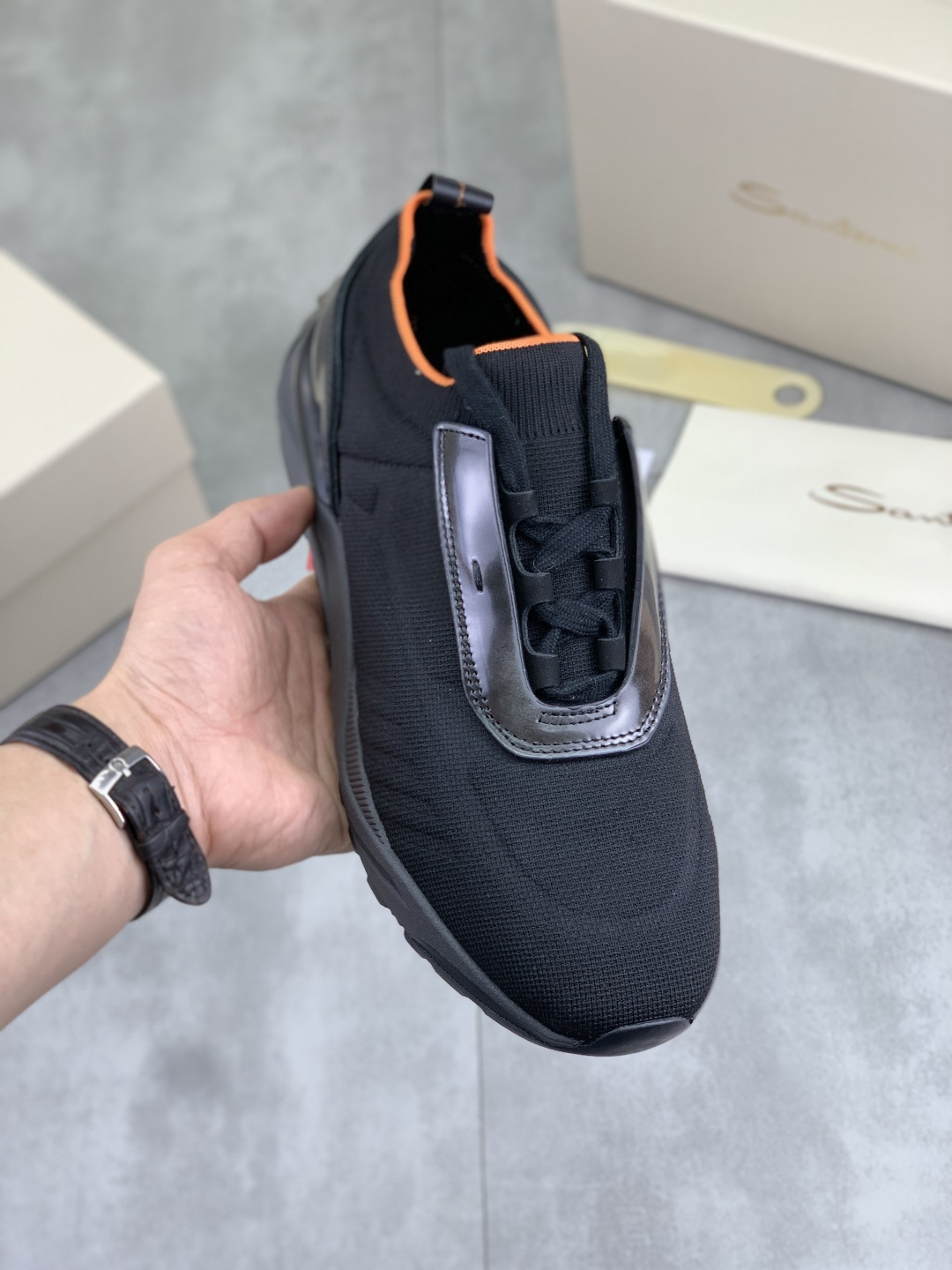 NO:830455,Real price, high quality [Santoni] European Santoni/new sports and casual shoes, the original version is online at the counter simultaneously. 1:1 original shoe development, very comfortable on the foot, fine workmanship. The upper is made of first-layer cowhide, with the brand logo on the side, the original soft foam outsole, casual fashion, high-end quality, size 39-45, exquisite packaging,,cowhide19860909实价 高品质【圣东尼】欧洲Santoni/新款运动休闲鞋 专柜同步上线原版本 1:1原鞋鞋开发,上脚非常舒适 做工精细 鞋面由头层牛皮制成,侧边饰有品牌logo标志 ,原板柔软组合发泡大底,休闲时尚,高端品质,码数39-45 精品包装,,cowhide,Men's shoes