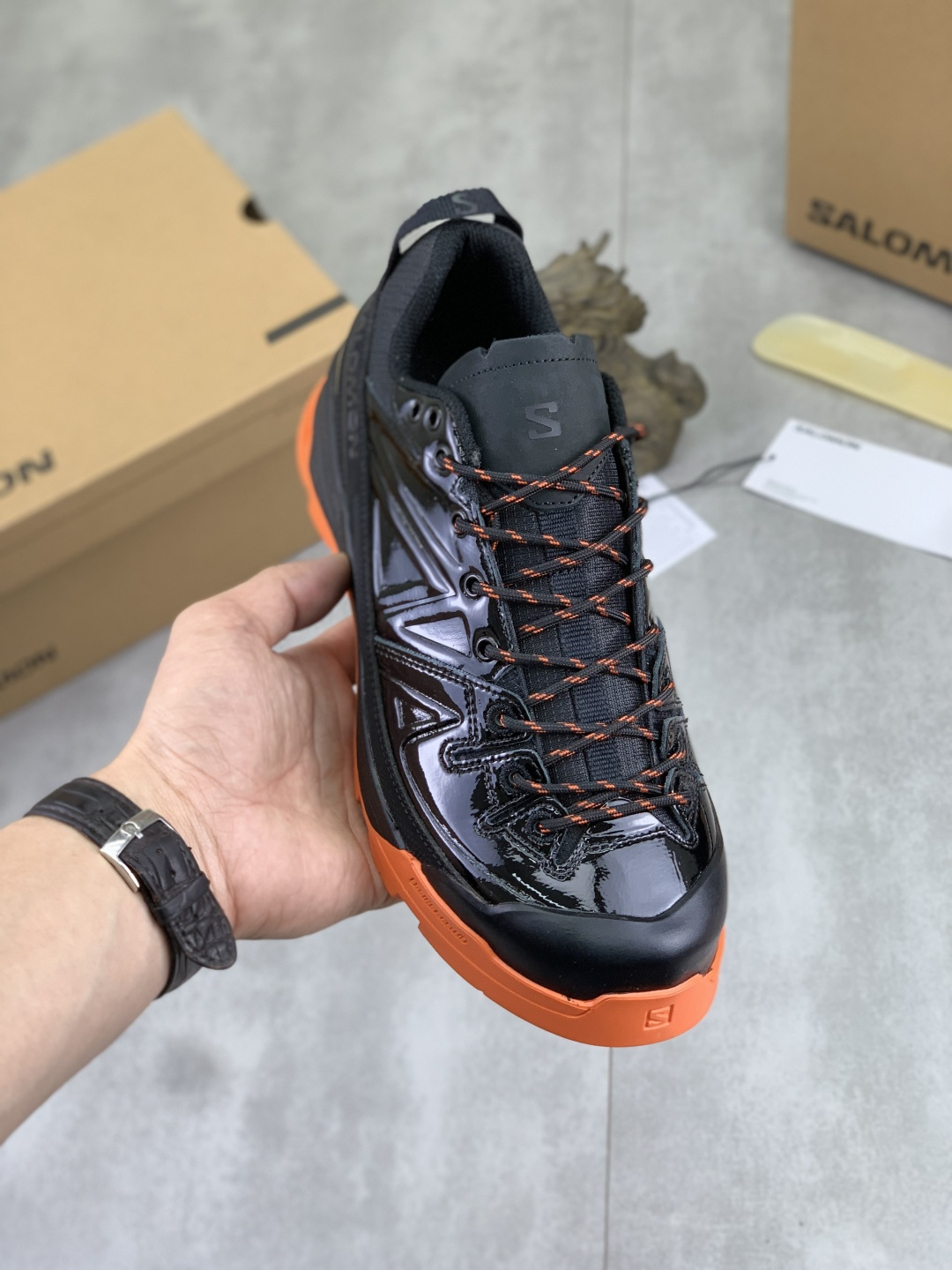 NO:831100,Actual price, latest model, top version, MM6Salomon, Margiela jointly produced by Salomon. Wang Zha original development!  Top version!  Mule. Designed based on the innovative structure of the popular classic XT-4. Added MM6 signature number printing. Outdoor urbancore functional style single product player. Fabric suede/nylon mesh. Original molded insole on the lining. Original TPR molded outsole. Size 35-45 (40 for women, 45 for men, customized). Original folding box packaging, masion margiela, masion margiela, chamois leather19860909实价 最新款 顶级版本 MM6Salomon马吉拉联名萨洛蒙出品.王炸 原版开发！顶级版本！ 根据人气经典款XT-4创新结构设计的Mule.添加MM6签名式的编号印花 户外Urbancore机能风满分的单品选手 面料麂皮/尼龙网 内里原版成型鞋垫 原版TPR成型大底 码数35-45（女40 男45定做） 折叠盒原版包装,,masion margiela,masion margiela,chamois leather,Men's shoes