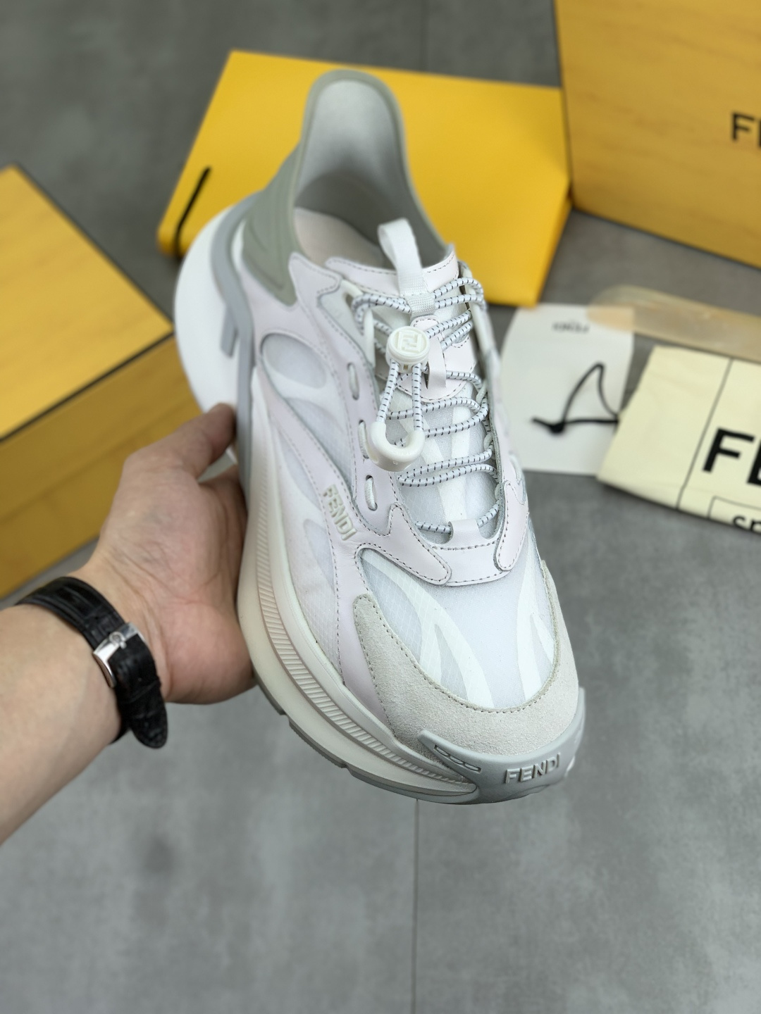 NO:851191,Actual price, the latest Fendi original version - Fendi original imported cowhide casual sports and casual shoes, imported original mesh, developed in season, original imported wear-resistant and lightweight foam outsole; after countless adjustments, it has been adjusted to the same perfect effect as the original version, with more personality, a must-have for fashionable men. Multiple colors available, code number 38-44 (customized in 45), fendi, cowhide19860909实价 最新款芬迪 原版 ———芬迪 原板进口牛皮休闲运动休闲鞋进口原版网布里季开发,原版进口耐磨轻便发泡大底；经历无数次调整,才调整出原版一样如此完美的效果,搭配更显个性哦潮男必备私 多款颜色可选 码数 38-44（45定做）,,fendi,cowhide,Men's shoes