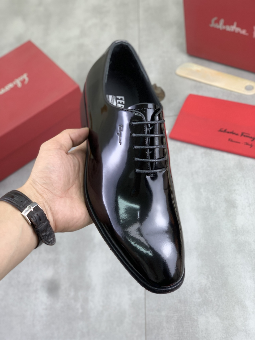 NO:834528,[Real price] Water-dyed cow leather [Salvatore Ferragamo] Ferragamo’s latest casual business leather shoes for men!  Listed simultaneously!  The fabric is made of specially imported original calfskin, and the lining is made of imported water-dyed cowhide. It is absolutely luxurious and leads the fashion trend. The size is 38-44 (45 and 46 can be customized). Multiple colors are available, louis vuitton, ferragamo, ferragamo, cowhide19860909【实价】水染牛里【Salvatore Ferragamo】菲拉格慕 男士最新款休闲商务皮鞋！同步上市！面料采用专用进口原版小牛皮,内里采用进口水染牛皮,绝对的奢华打造,引领时尚潮流.配码38-44 (45 46可以定做) 多款颜色可选,,louis vuitton,ferragamo,ferragamo,cowhide,Men's shoes