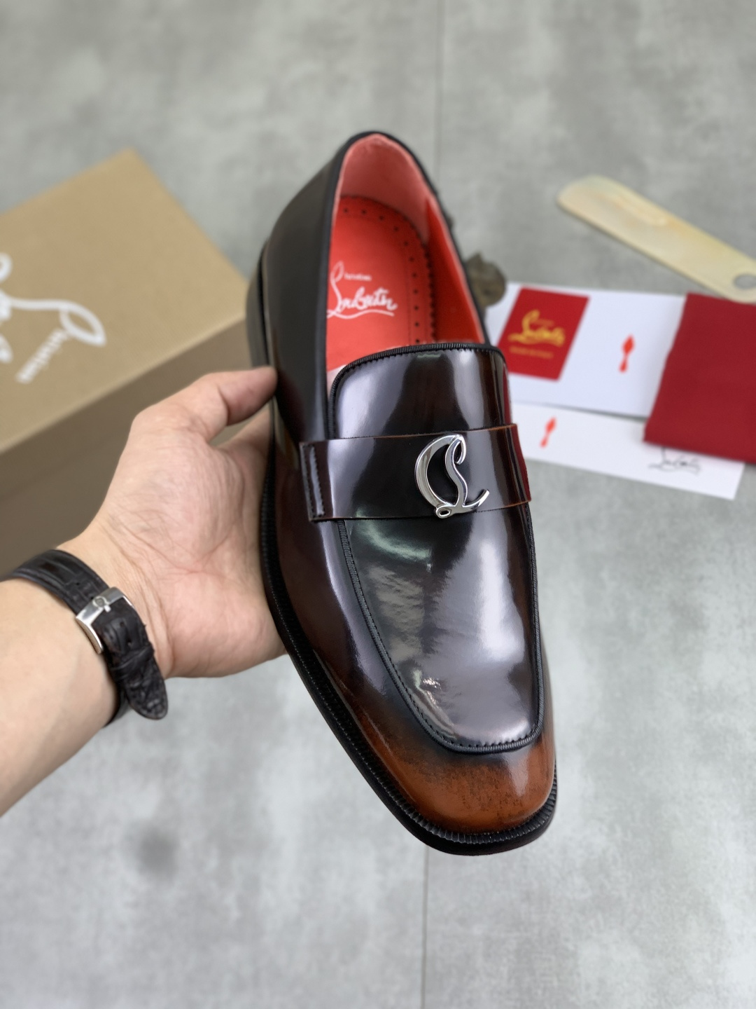 NO:850090,Real price high version CL red sole series top purchasing original series / Italian imported cowhide, imported genuine leather lining, completely 1:1, original sole provided by the original factory, exclusive movable molded sole super comfortable, original factory single goods, high quality, can be entered and exited at will, welcome to compare code number: 38-44 (45 46 can be customized),,cowhide19860909实价 高版本 CL红底系列顶级代购原单系列/意大利进口牛皮全,进口真皮里,完全1比1,鞋底原厂特供原版底,独家活动成型底超级舒适,原厂跟单货,高品质,可随意进出,欢迎对比码数: 38-44（45 46可以定做）,,cowhide,Men's shoes